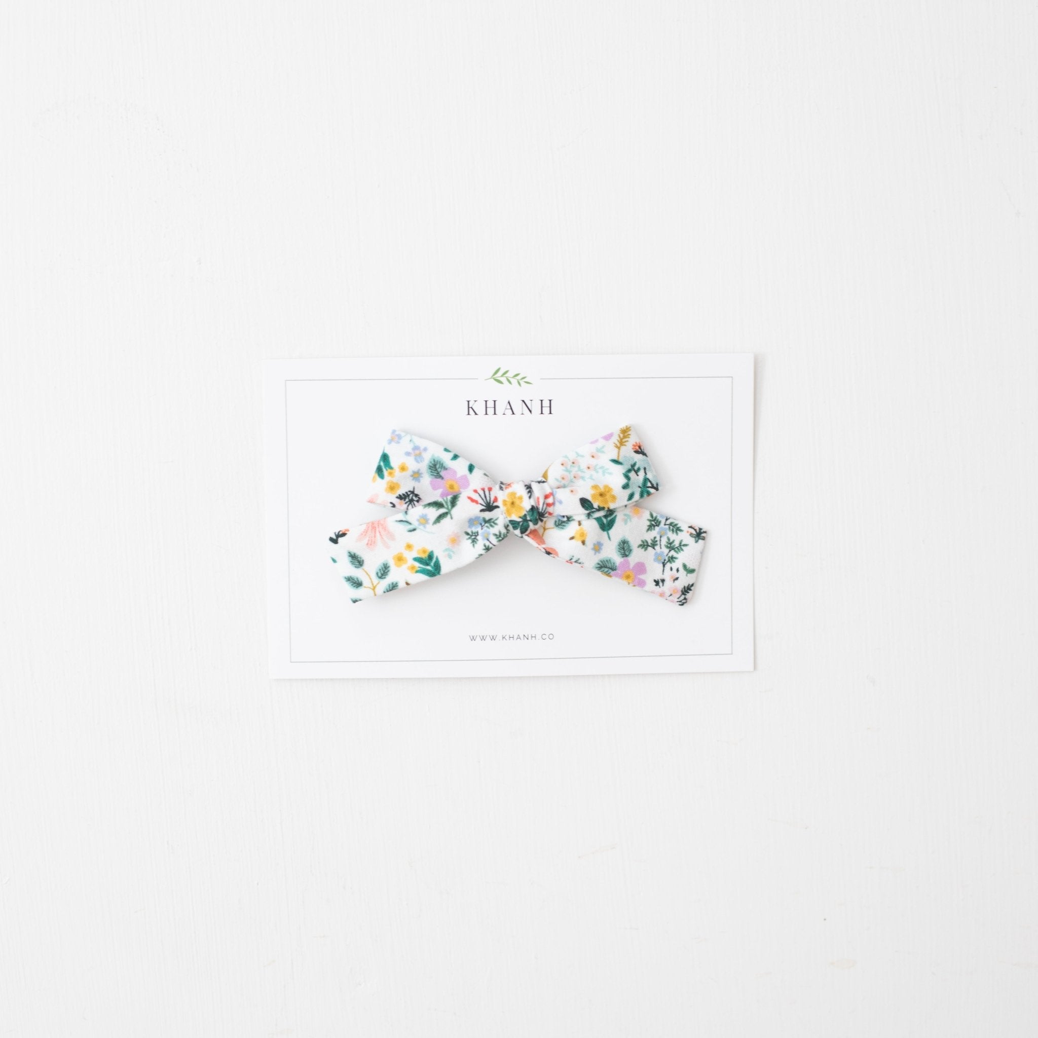 Bramble (White) | Medium Hand Tied Bow