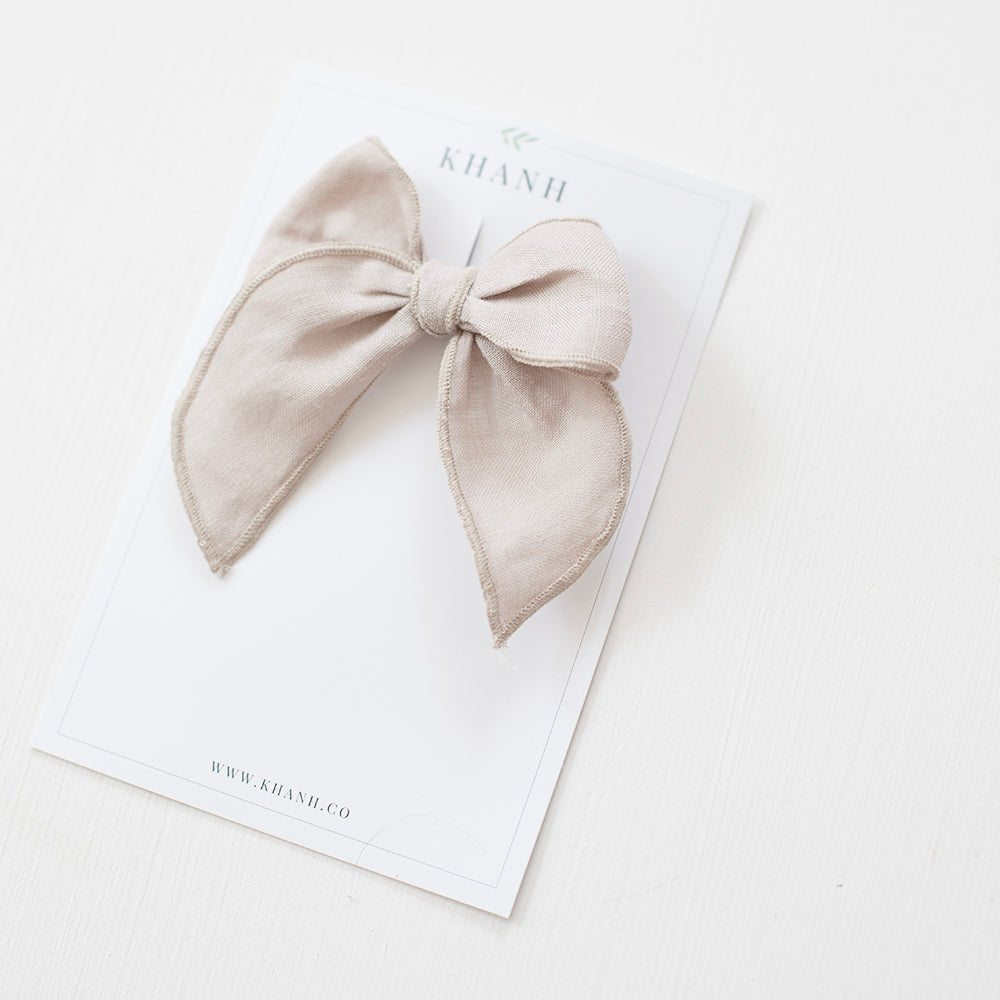 Cashmere | Medium Whimsical Bow