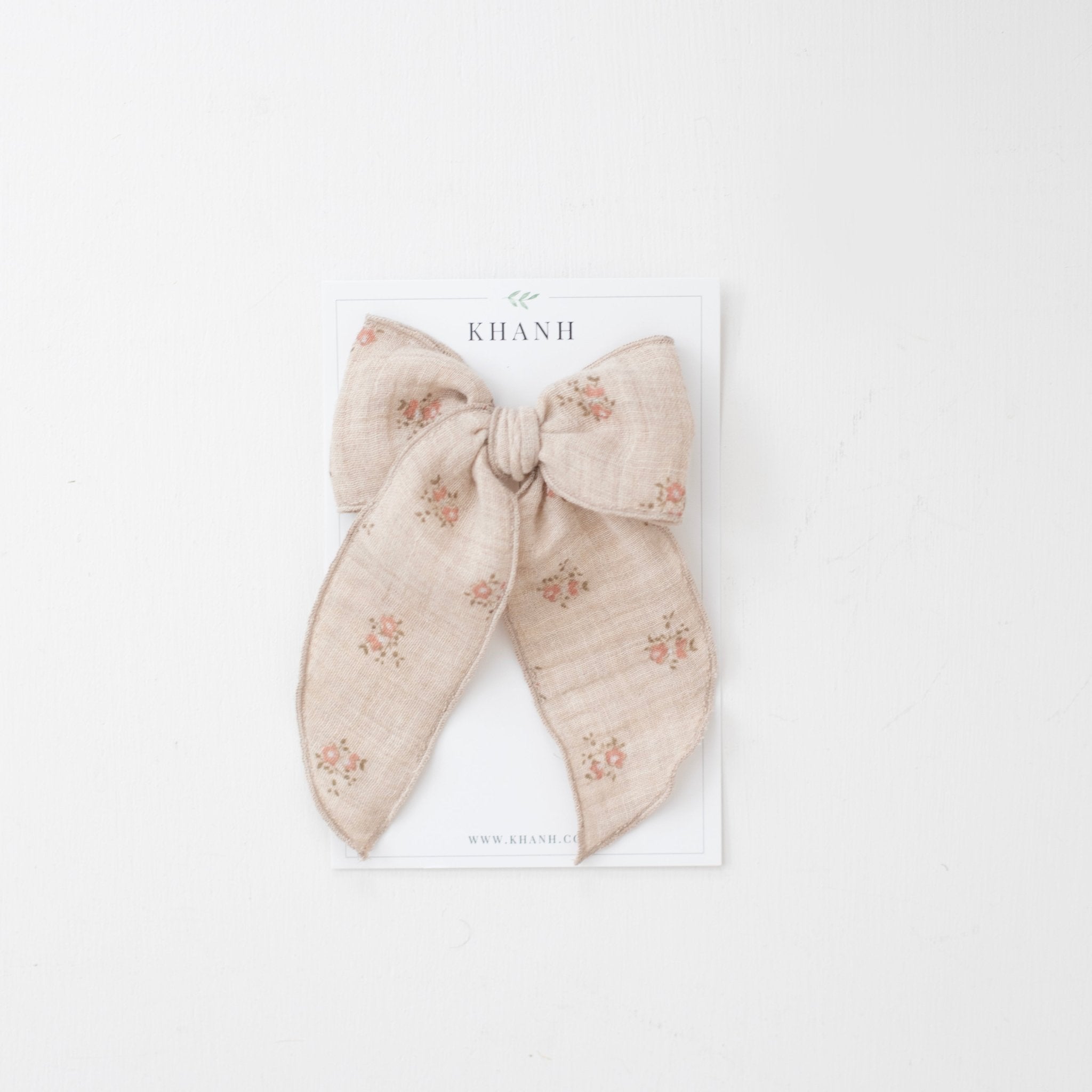 Della | Oversized Whimsical Bow