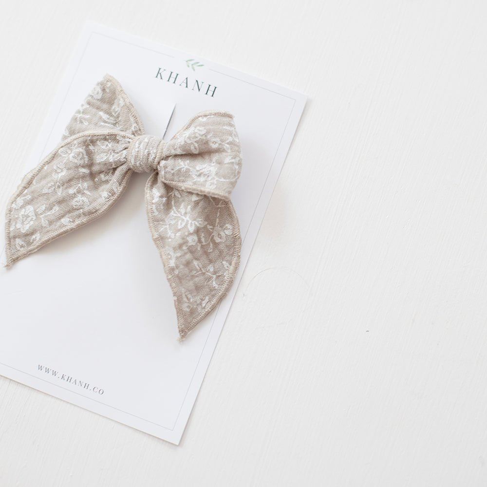 Edith | Medium Whimsical Bow