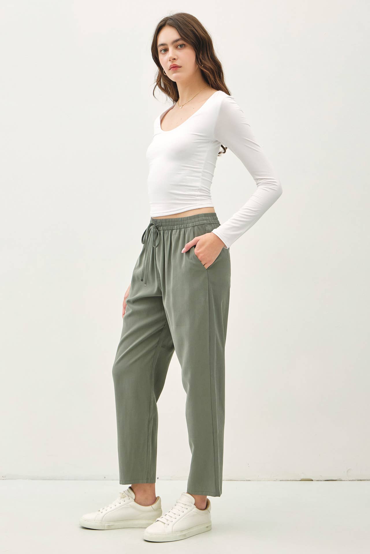 HIGH RISE ELASTIC DRAWSTRING ANKLE PANTS | Pine