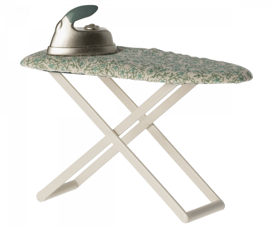 Iron and ironing board, Mouse
