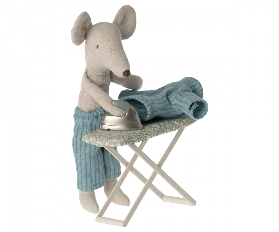 Iron and ironing board, Mouse