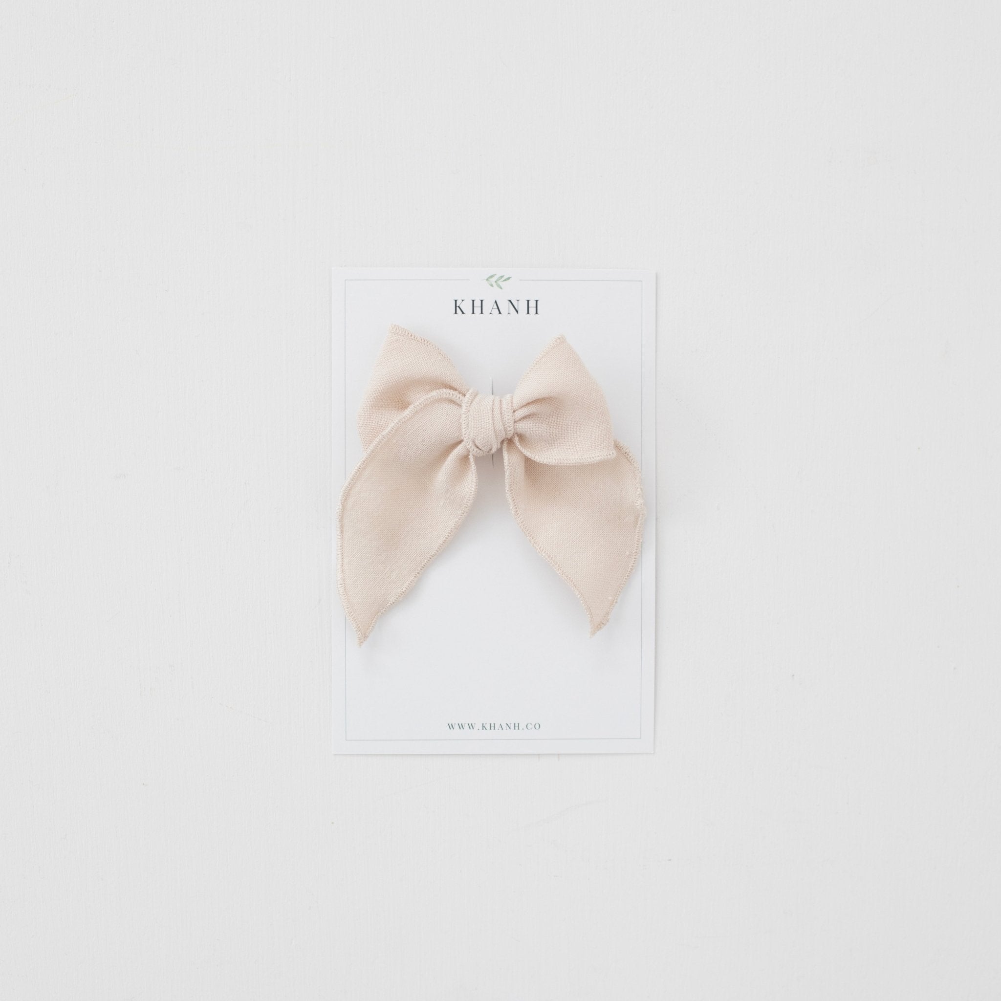 Natural| Medium Whimsical Bow