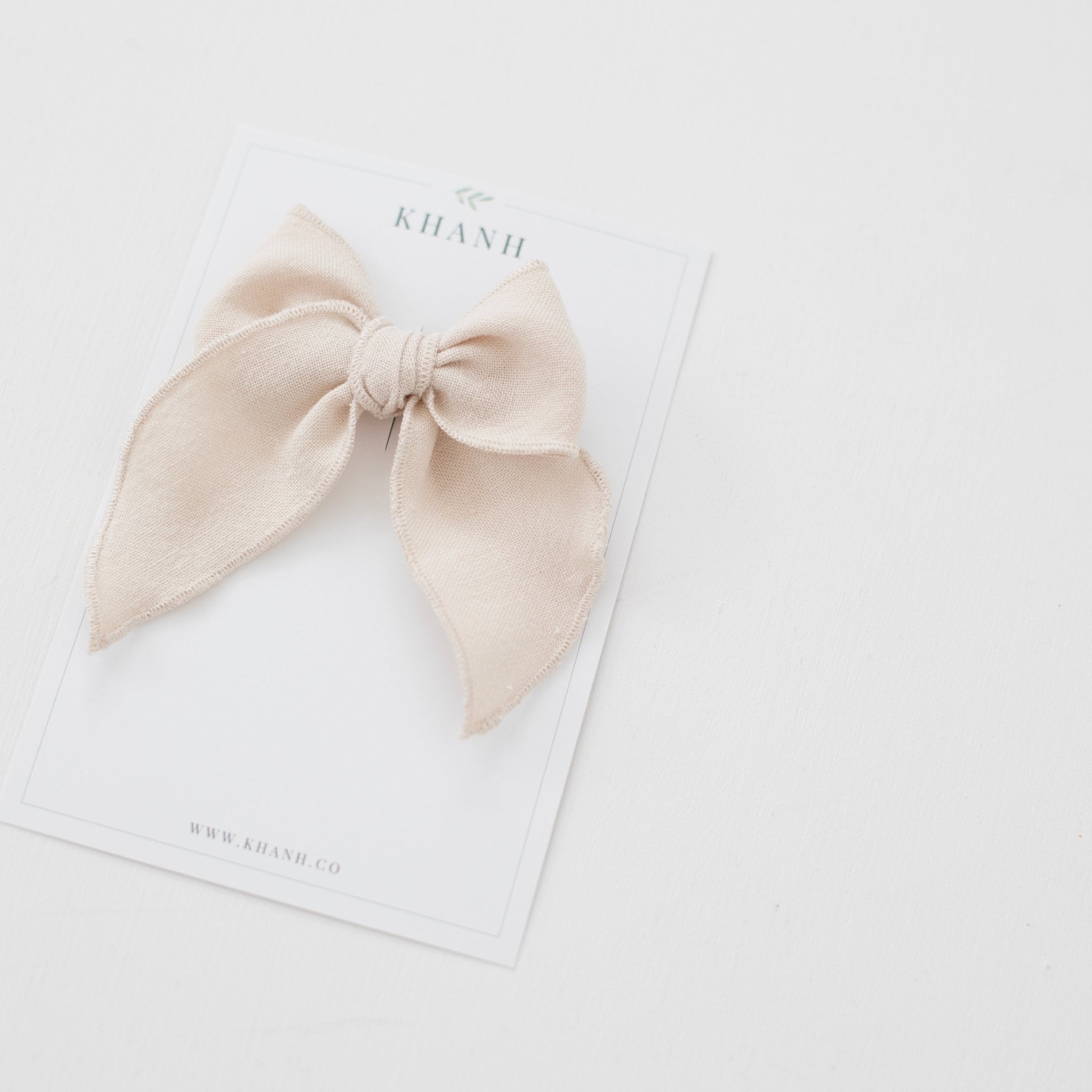Natural| Medium Whimsical Bow