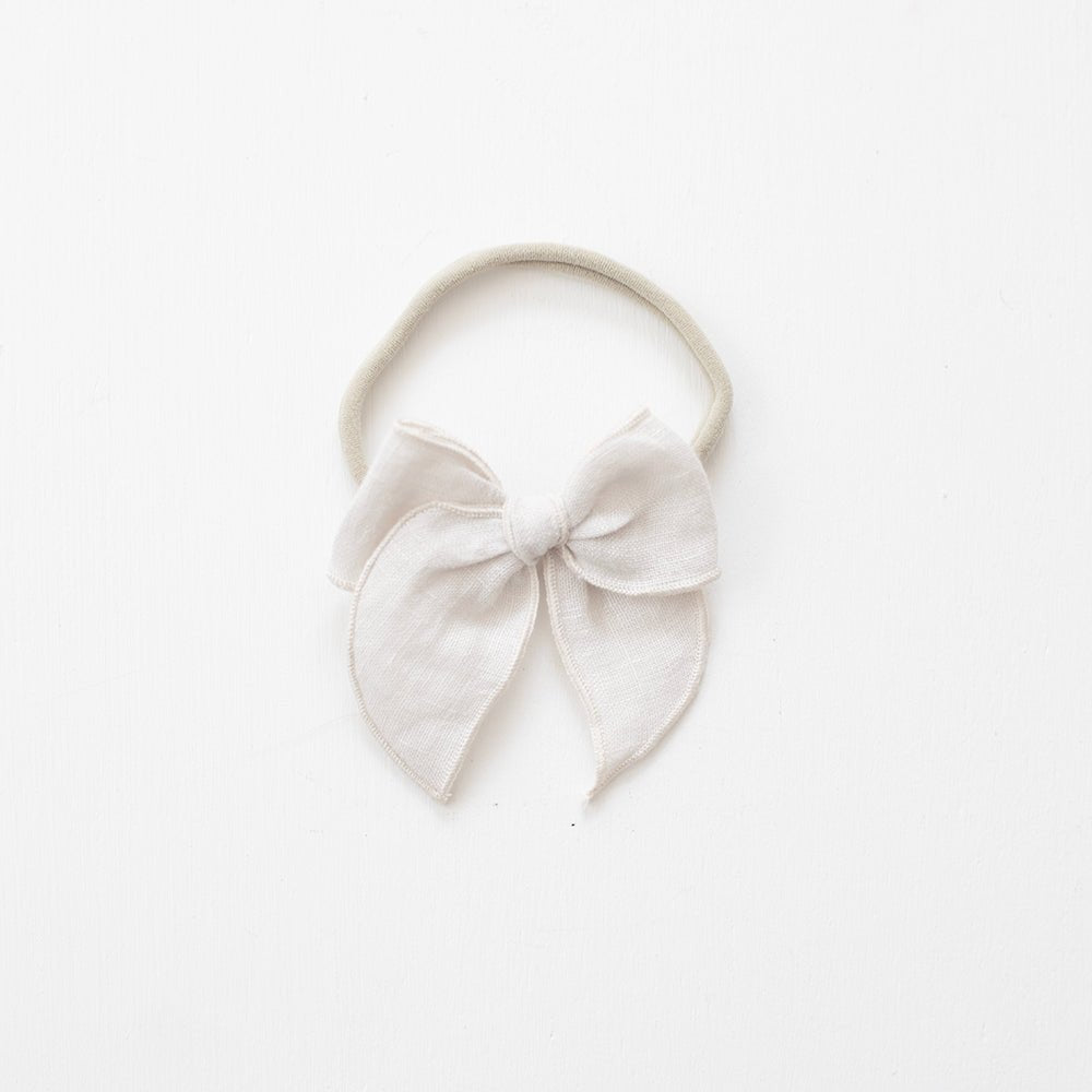 Perfectly pale | Petite Whimsical Bow