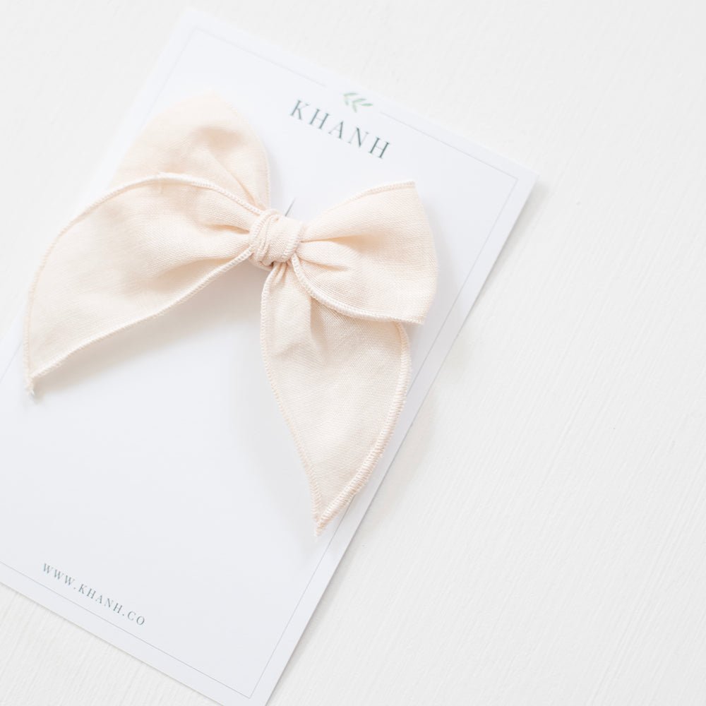 Pink Ground | Medium Whimsical Bow