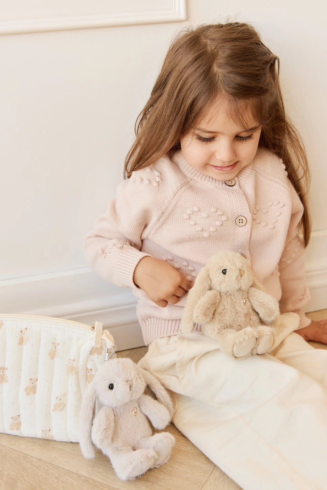 Snuggle Bunnies Penelope Keyring || Beige