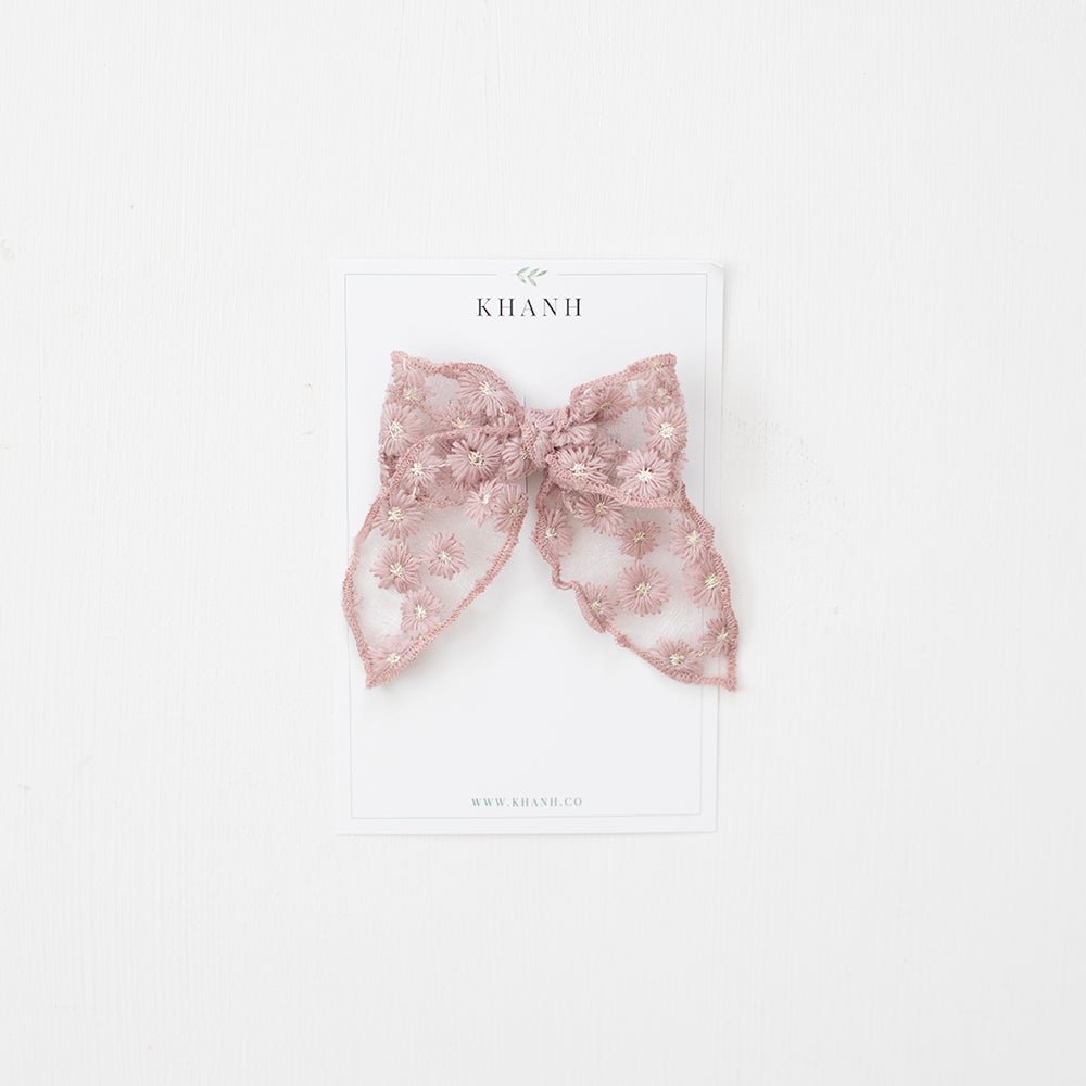 Vera | Medium Whimsical Bow