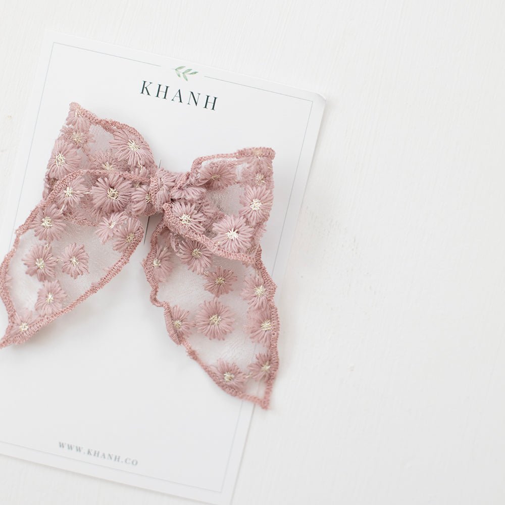 Vera | Medium Whimsical Bow