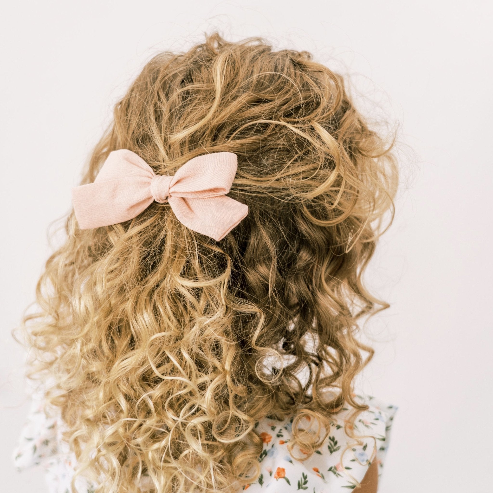 Romance | Medium Hand - tied Bow