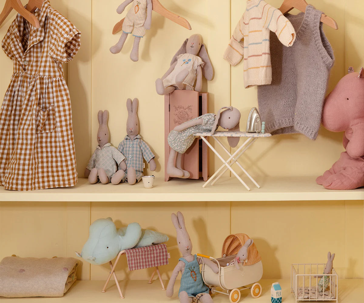 Iron and Ironing Board || Miniature