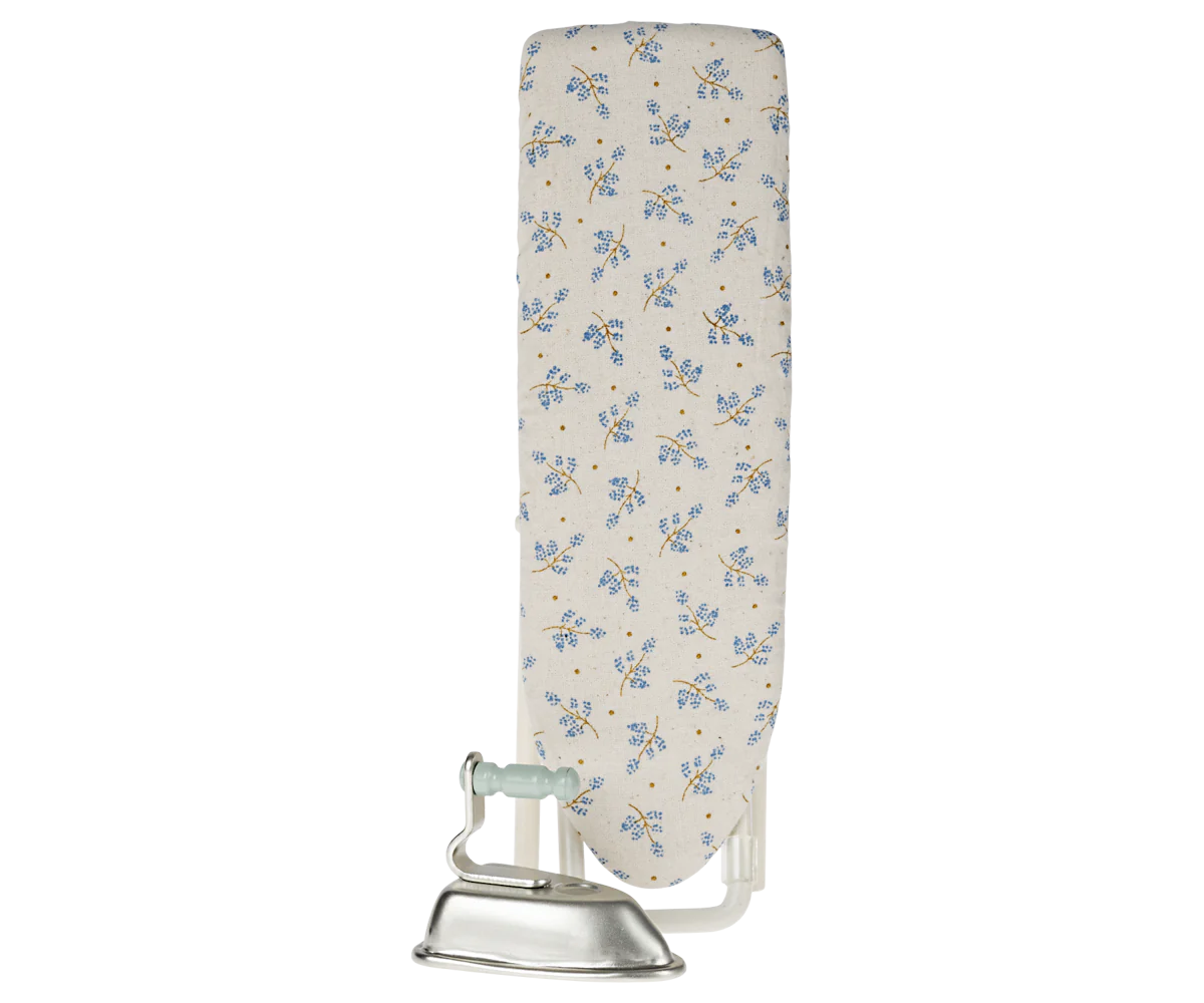 Iron and Ironing Board || Miniature