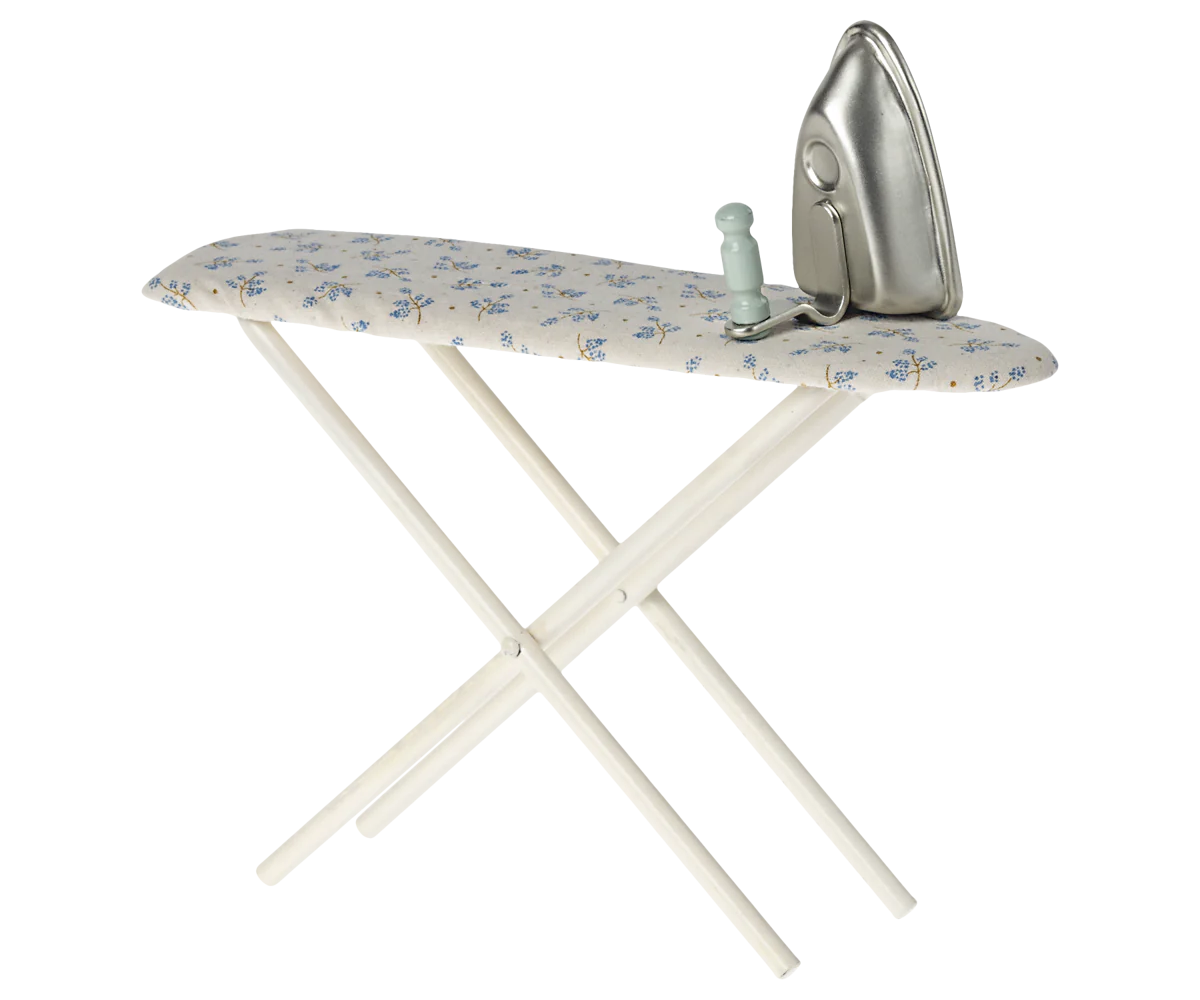 Iron and Ironing Board || Miniature