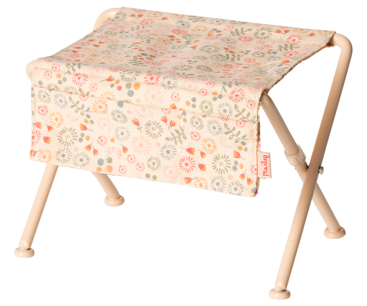 Miniature nursery table, Micro