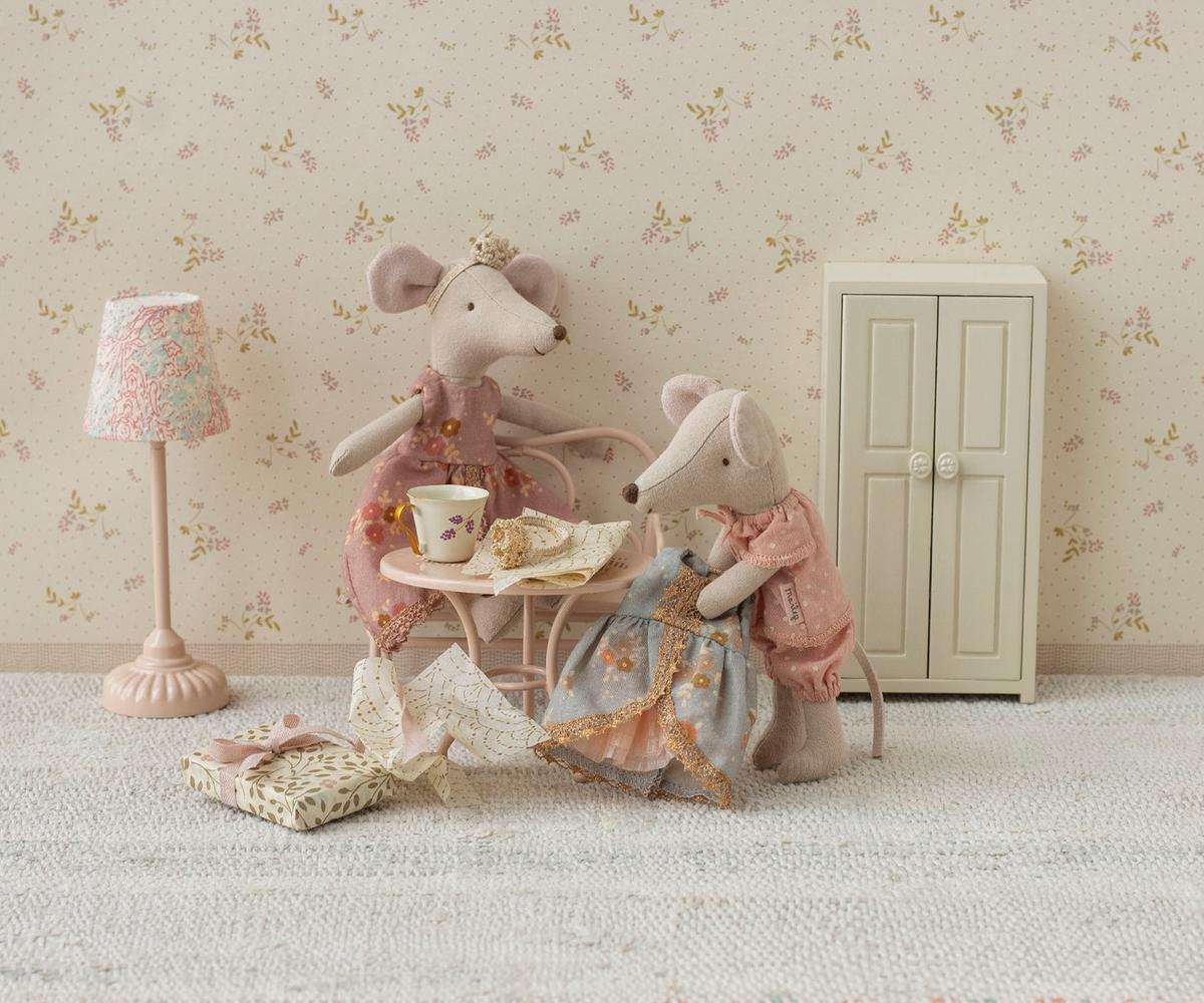 Big sister mouse in matchbox