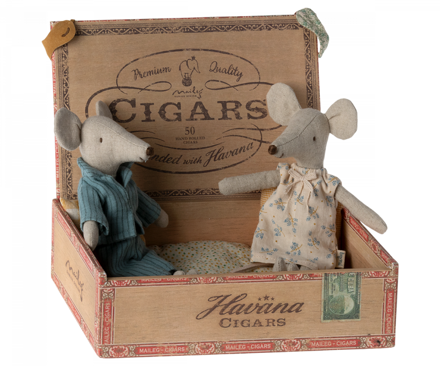 Mum and Dad in Cigarbox