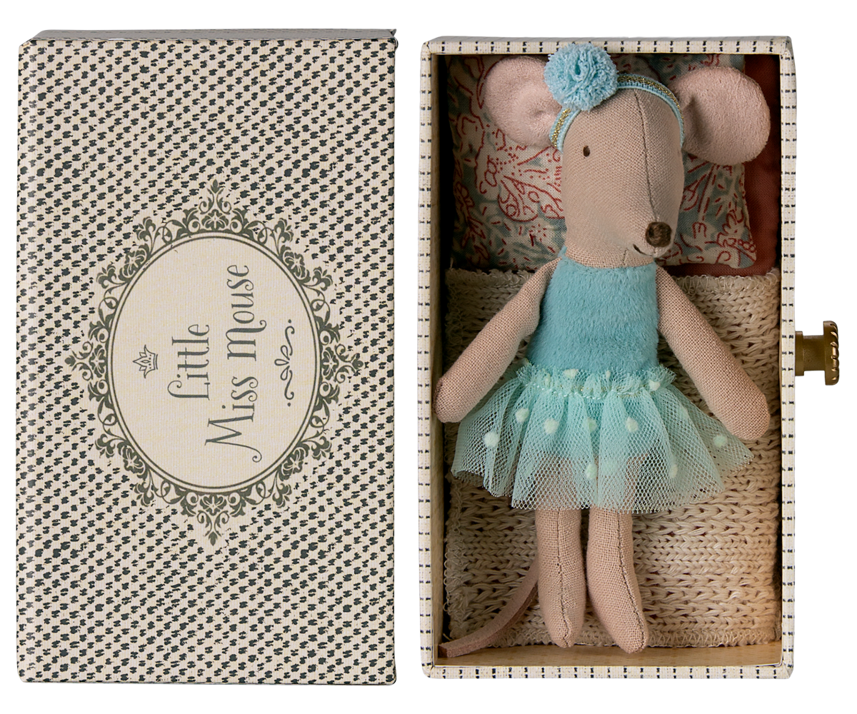 Dance mouse in daybed || Little sister