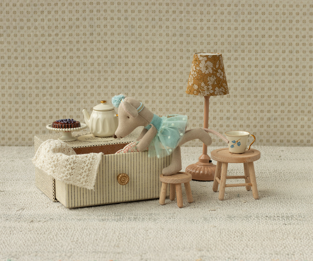 Dance mouse in daybed || Little sister
