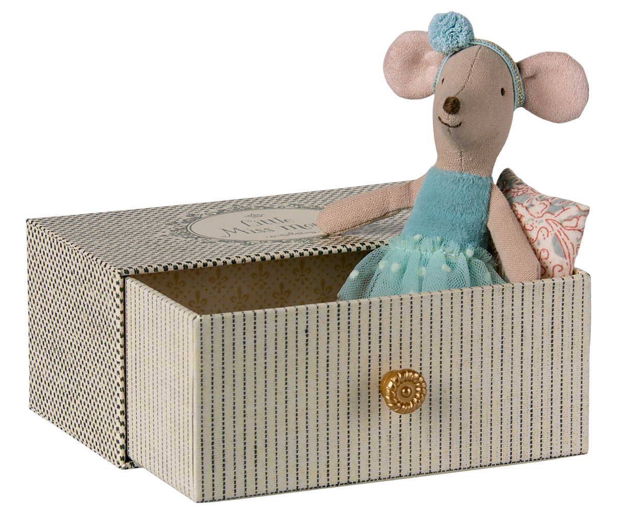 Dance mouse in daybed || Little sister