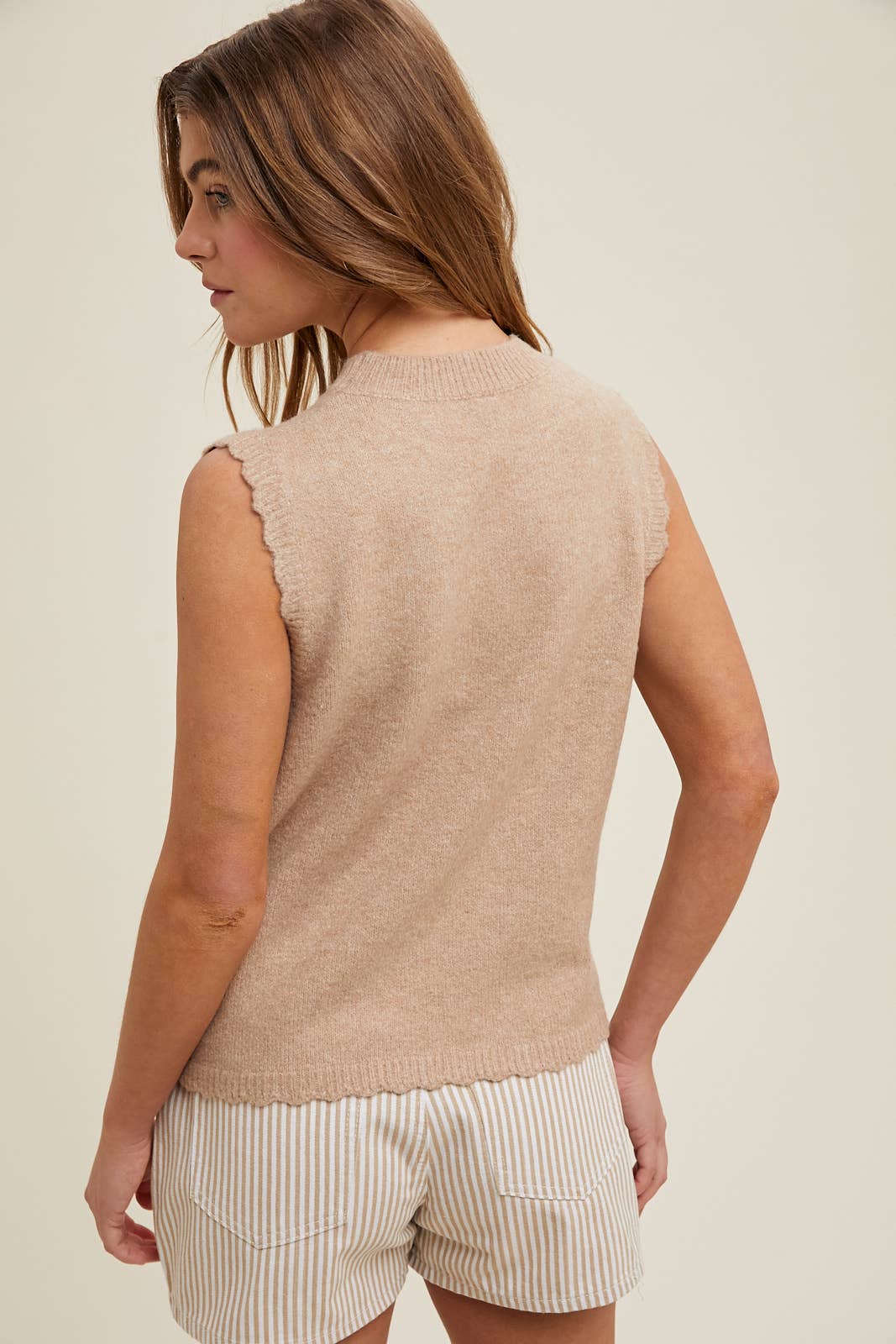 Scalloped Knit Sweater Vest || Taupe
