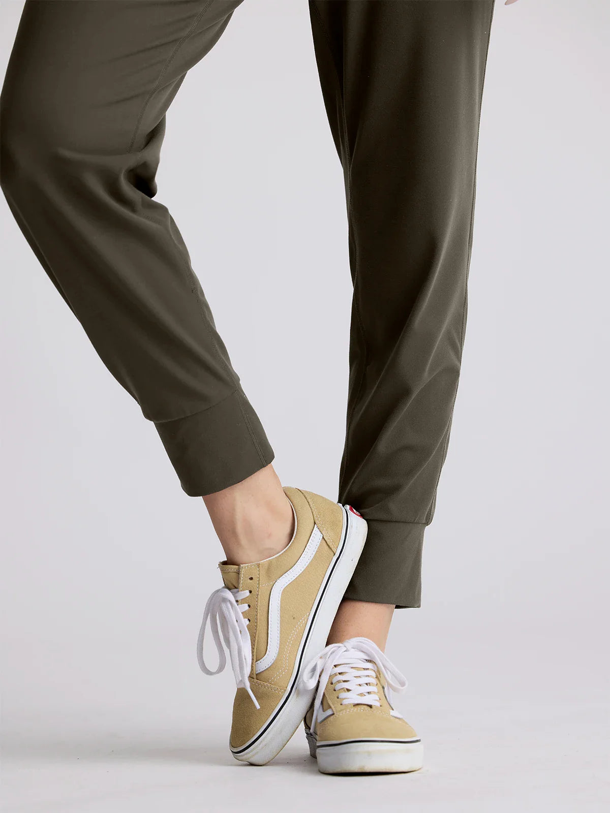 Women's Highmile Jogger || Smokey Olive