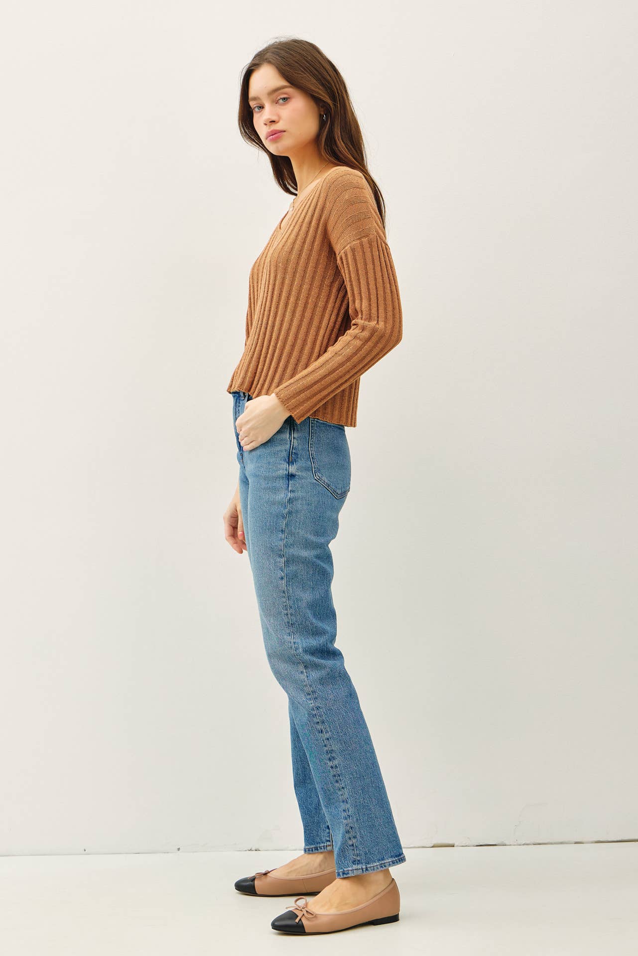 RAISED RIB V-NECK SWEATER | Mocha