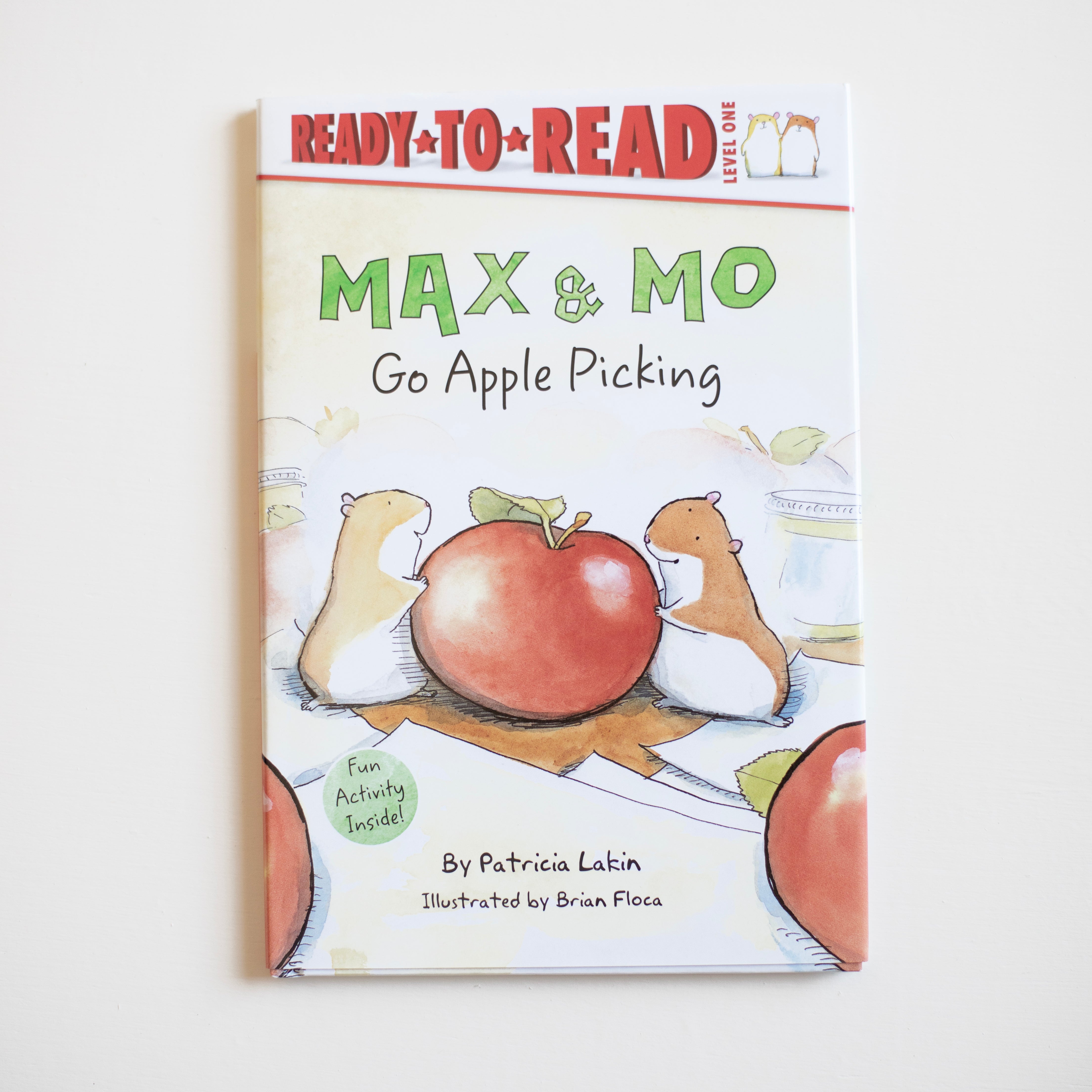 Max & Mo Go Apple Picking