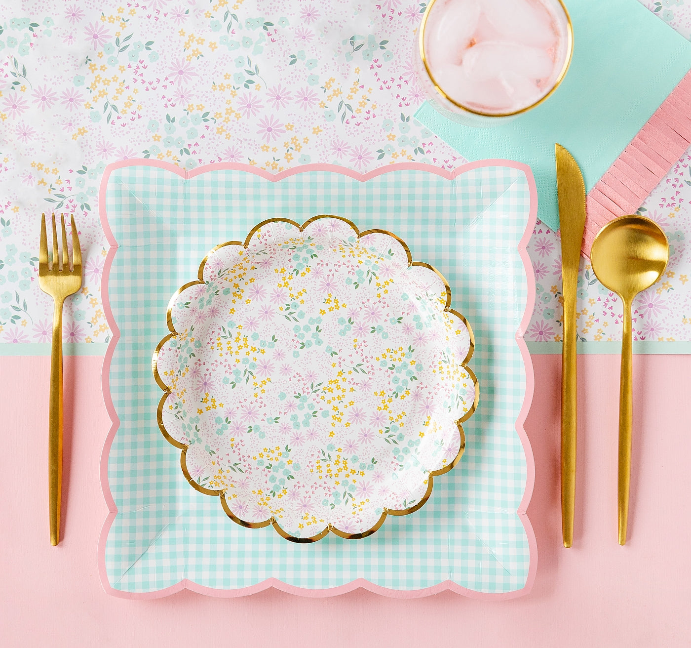 Ditsy Floral Round Scallop 7" Plate