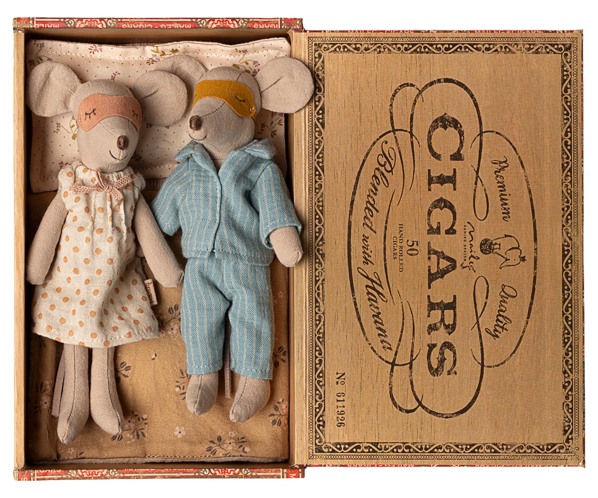 Mum & Dad mice in cigarbox (2025)