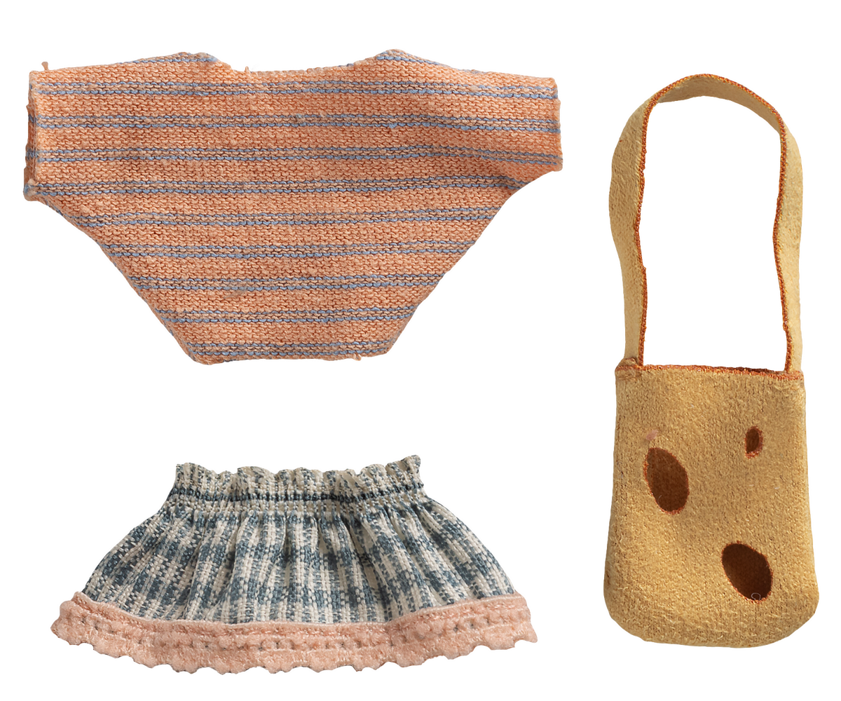 Clothes and bag, Little sister mouse