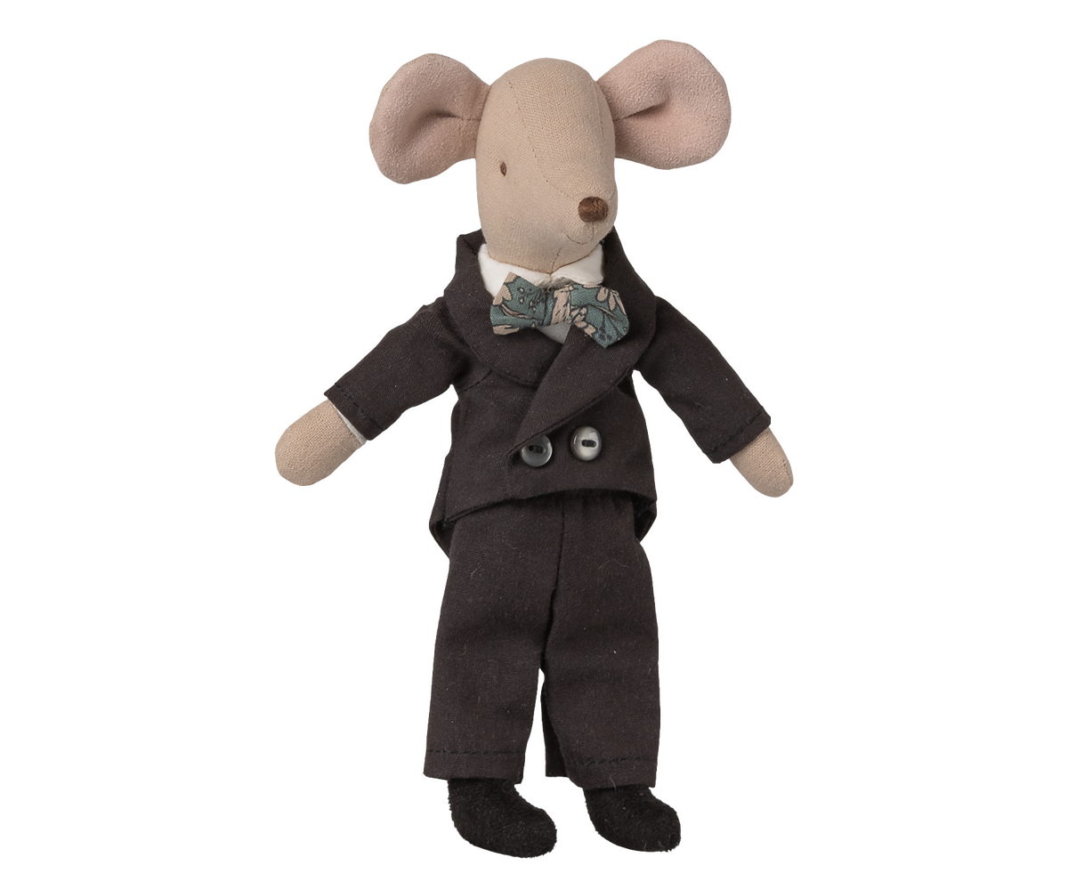 Wedding suit, Dad mouse
