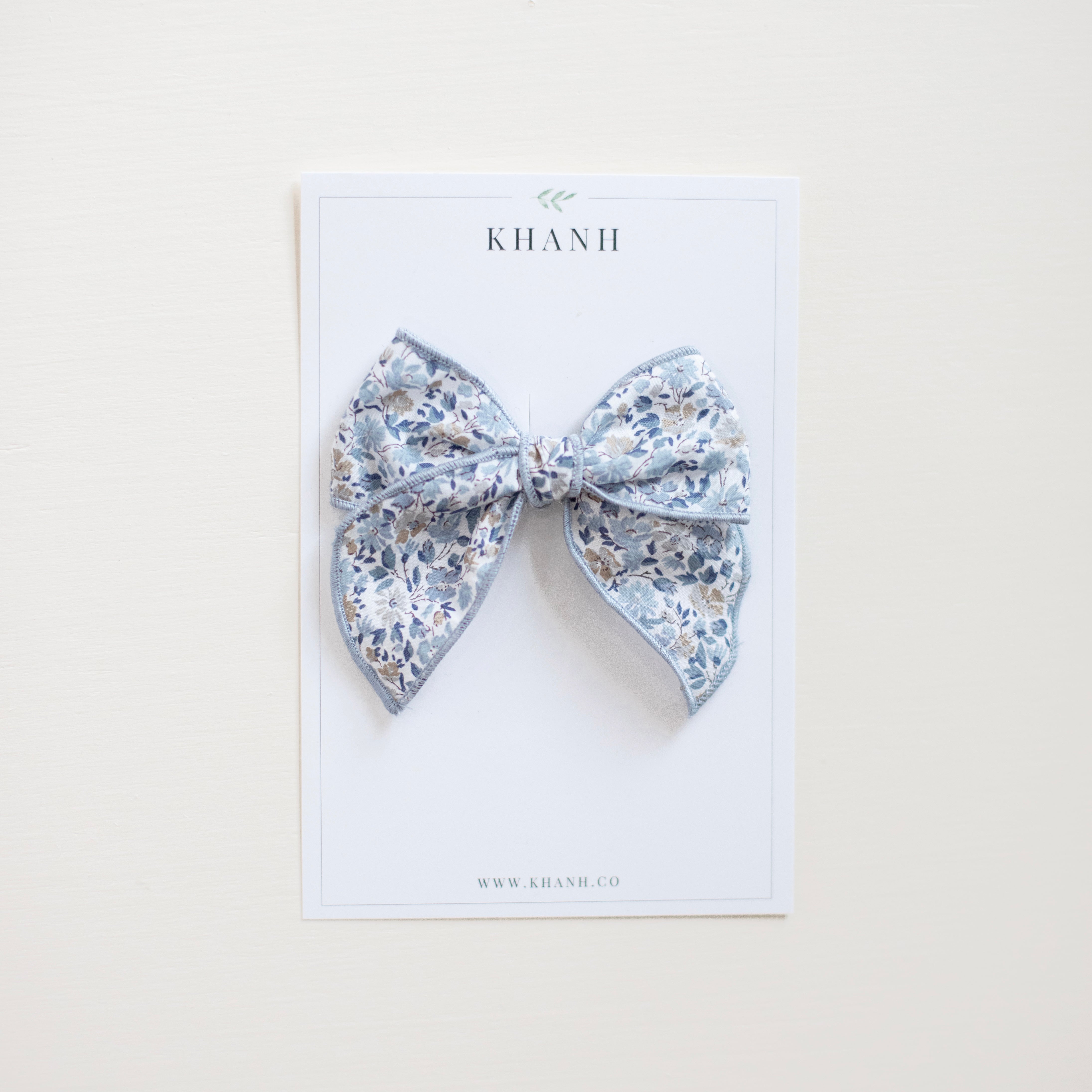 Elsa || Medium Whimsical Bow