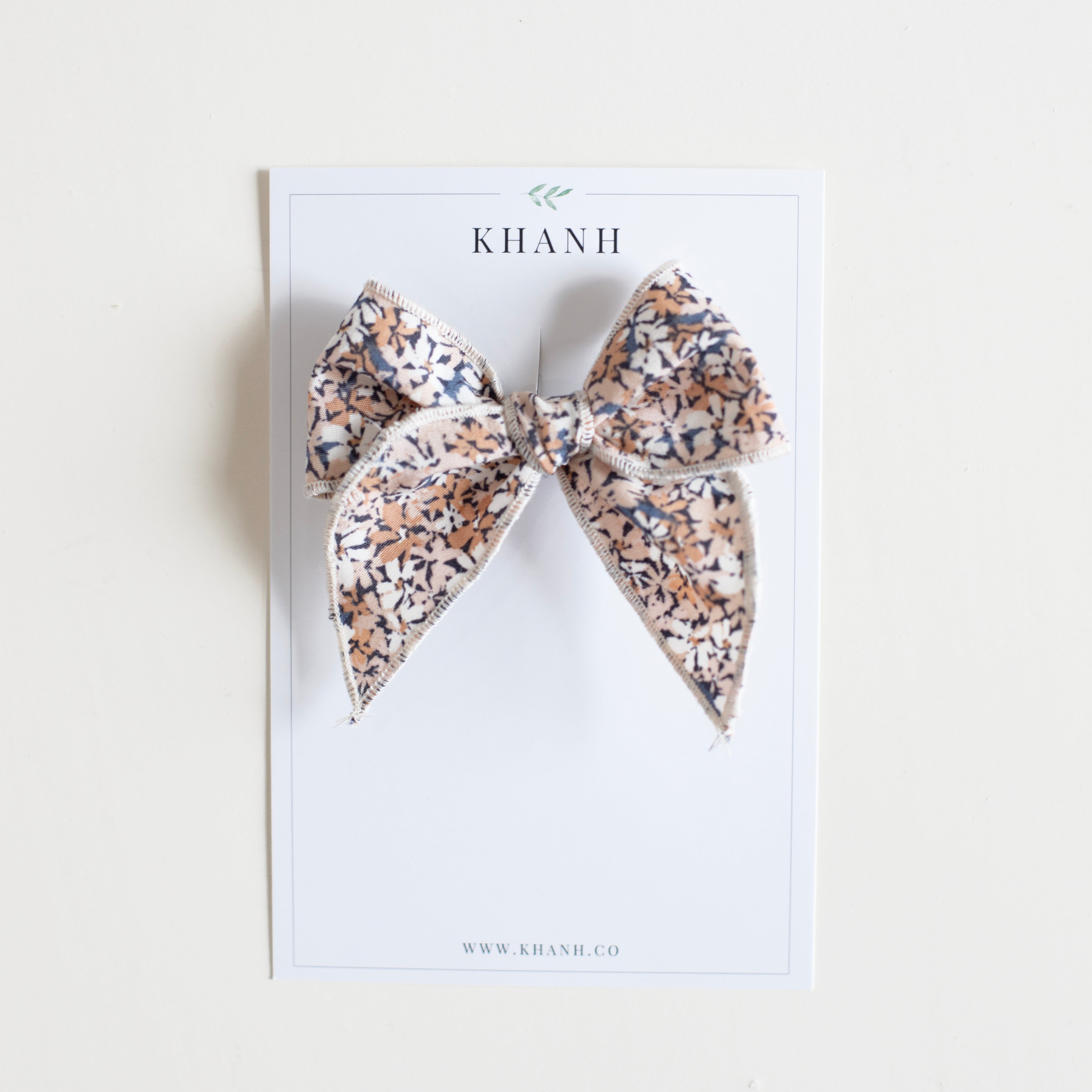 Macy || Medium Whimsical Bow