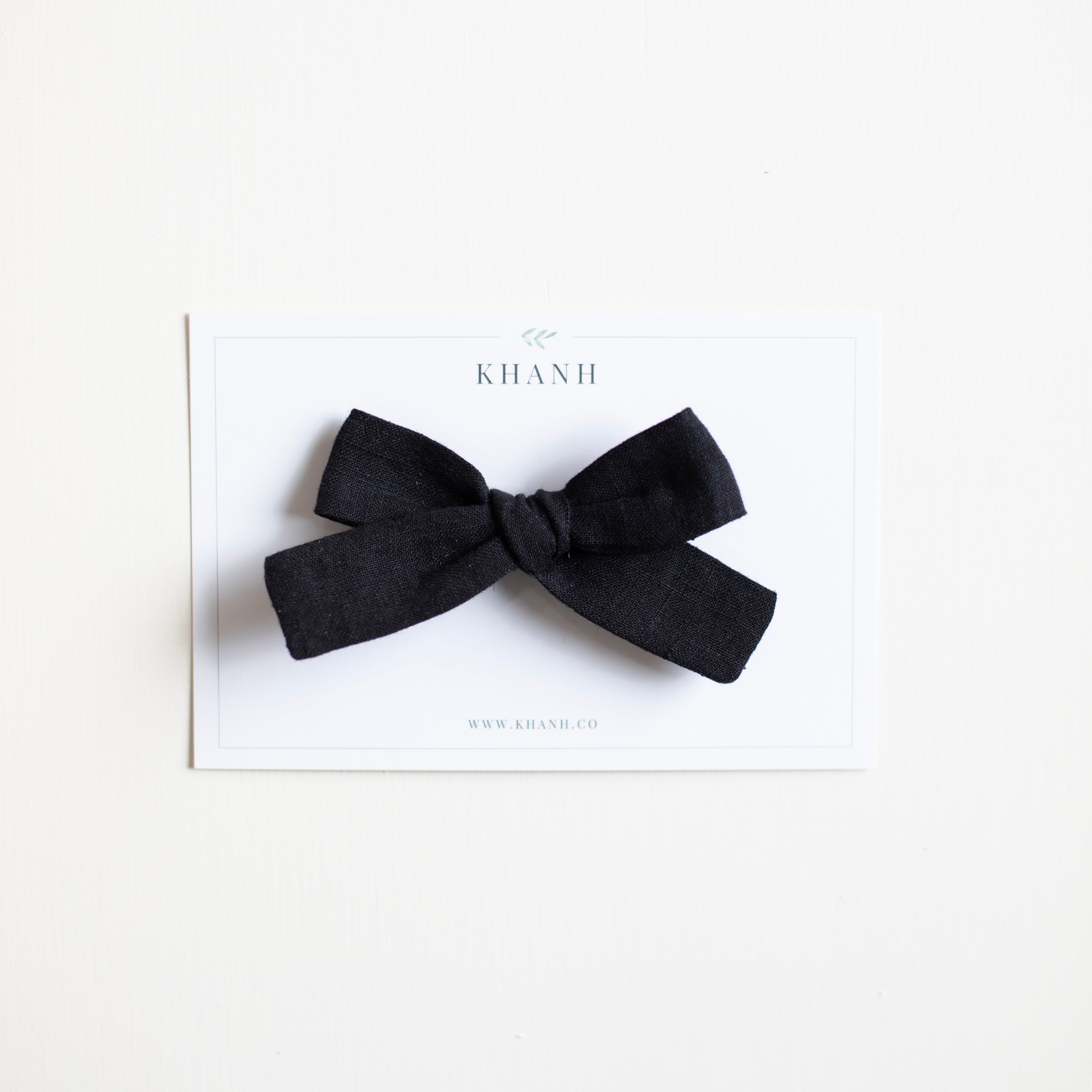 Noir || Medium Hand-Tied Bow