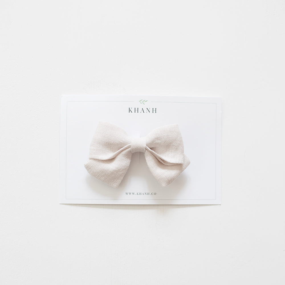 Perfectly pale | Medium Sailor Bow