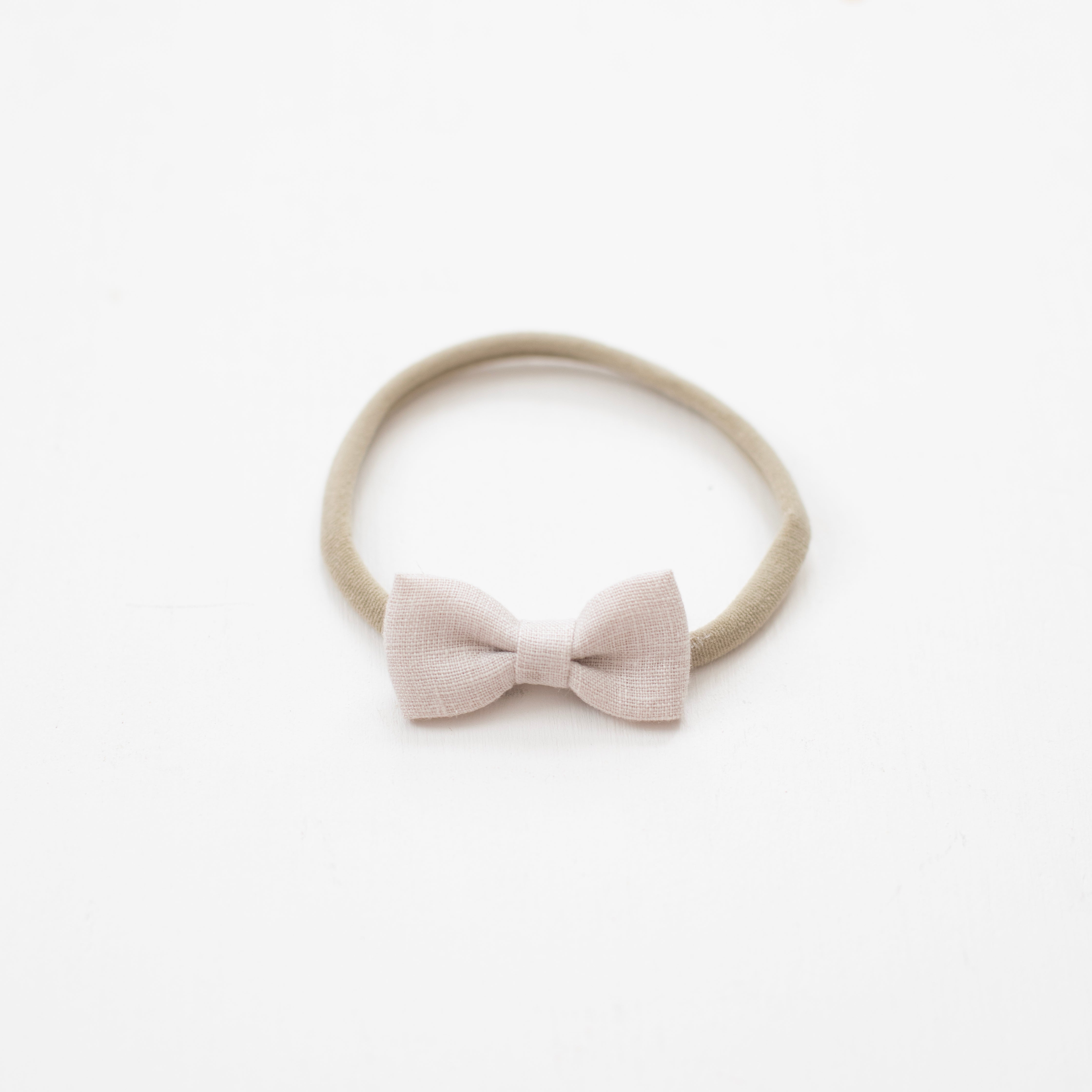 Perfectly pale | Mini Bow