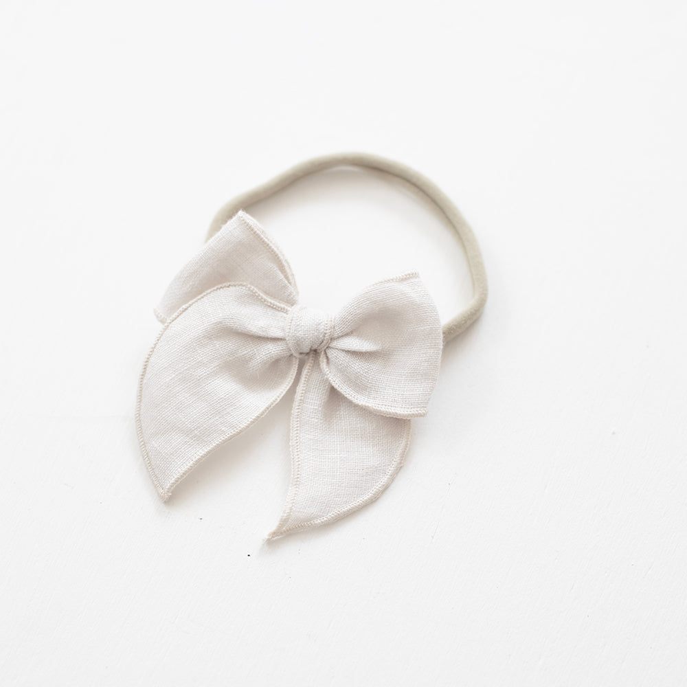 Perfectly pale | Petite Whimsical Bow