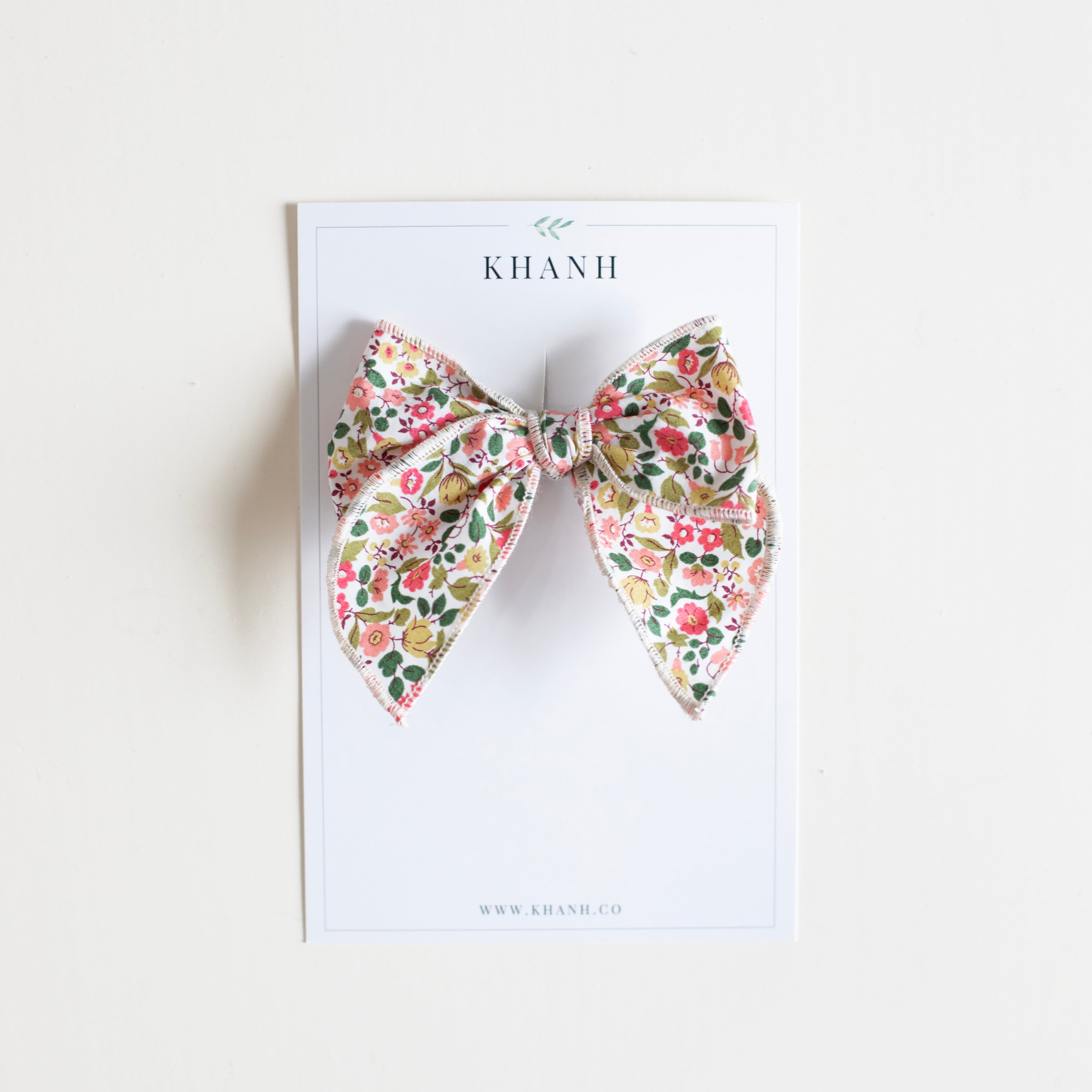 Poppy June || Medium Whimsical Bow