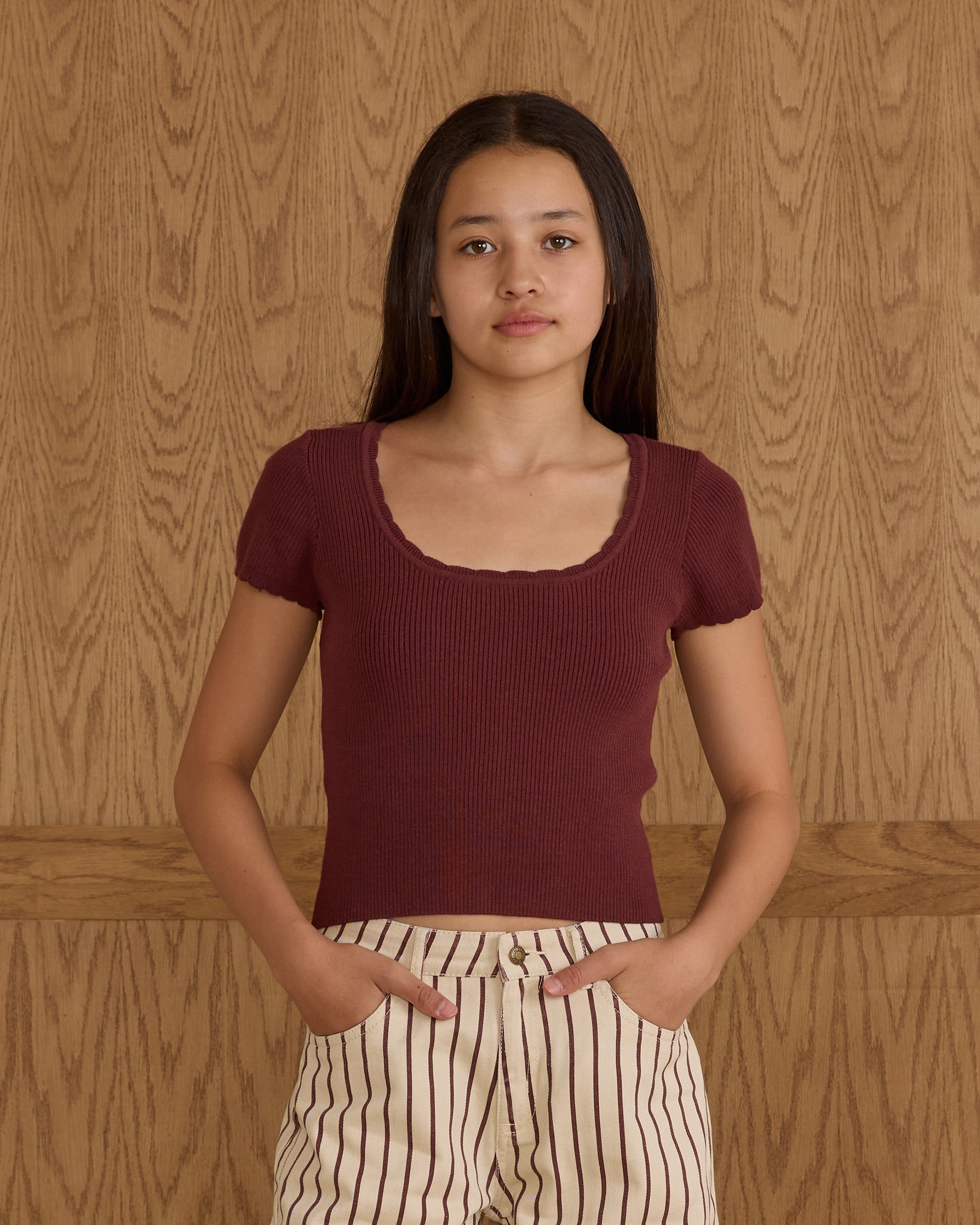 Scallop Tee || Burgundy (Teens)