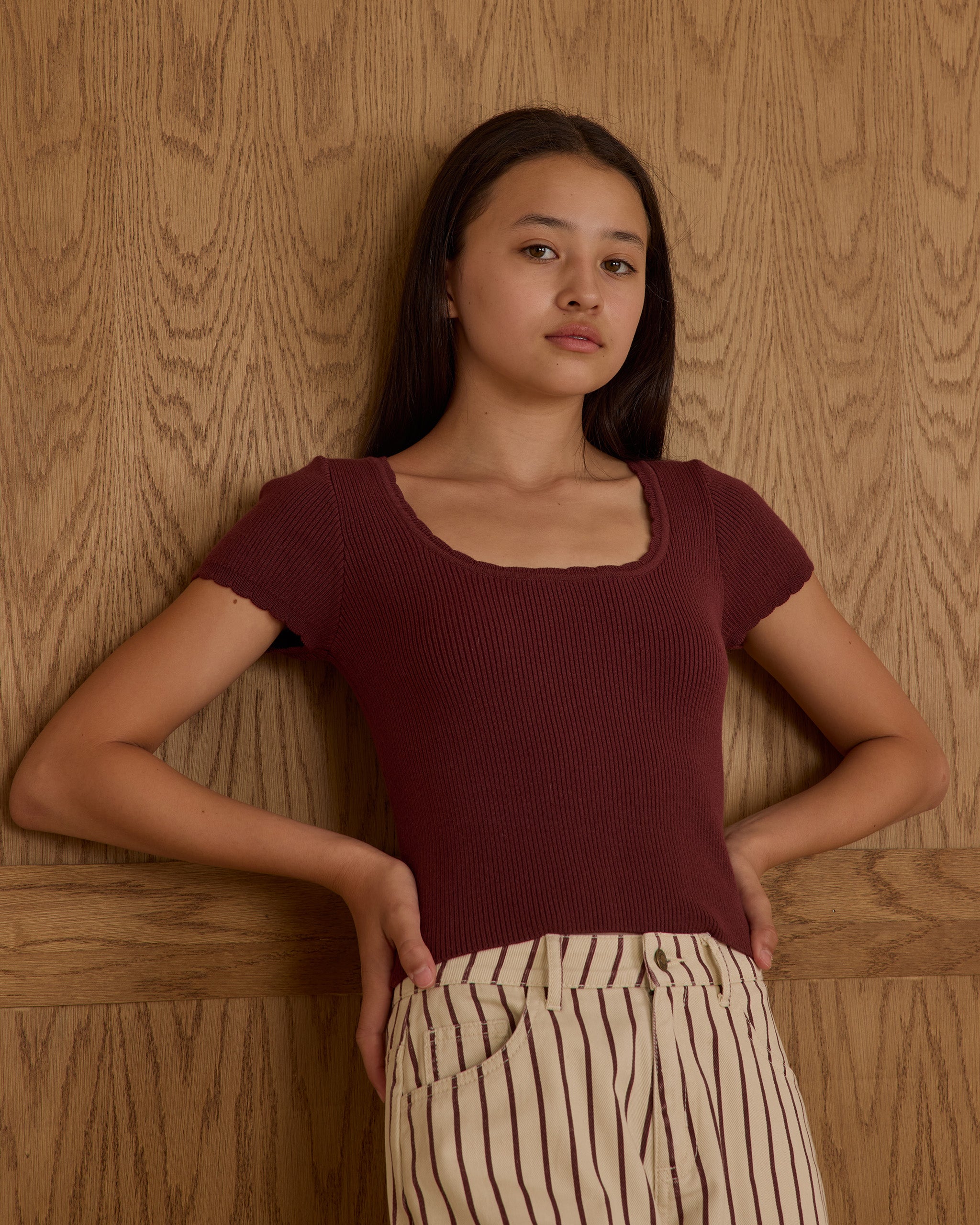 Scallop Tee || Burgundy (Teens)