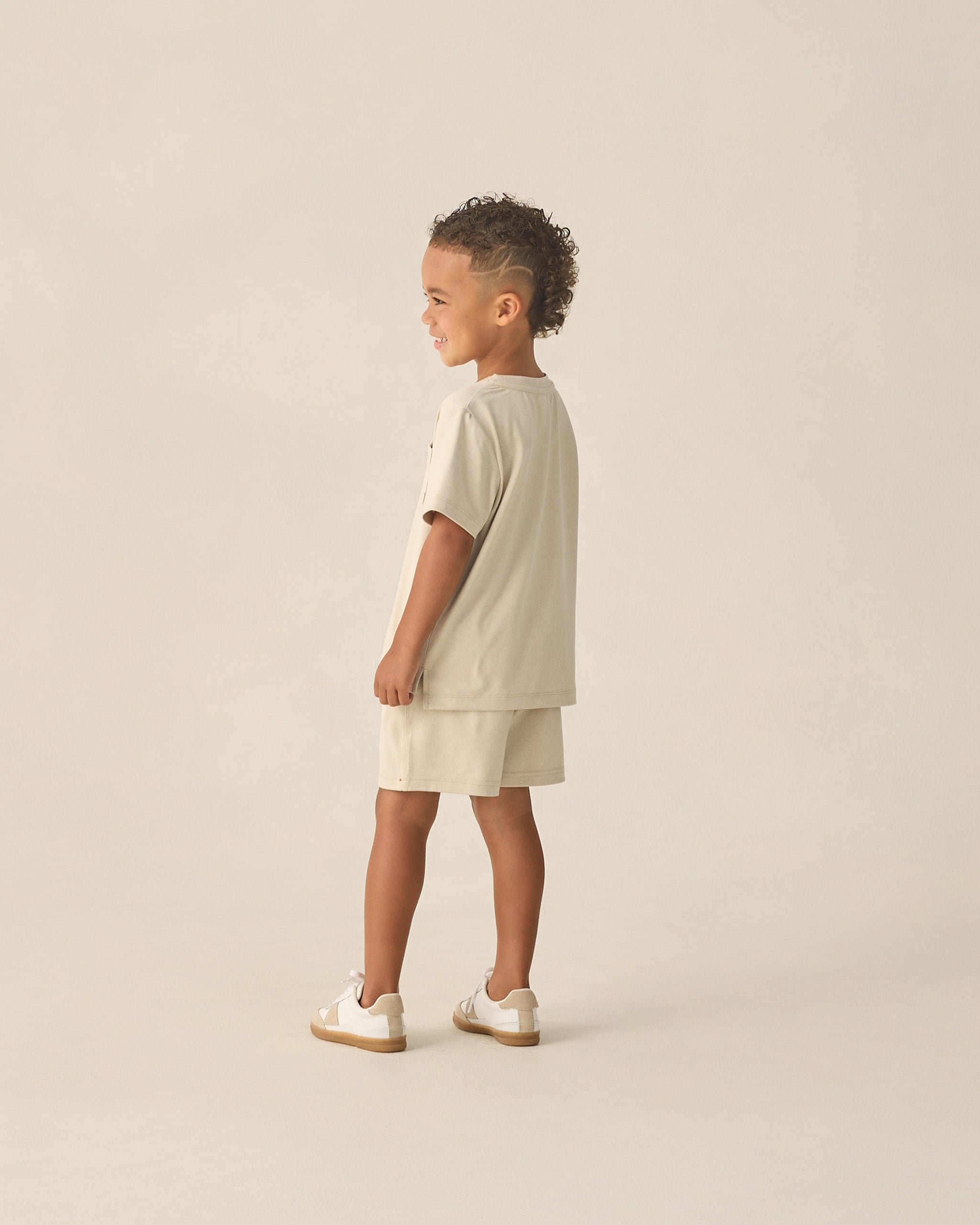 Oceanside Tech Short || Heathered Pebble