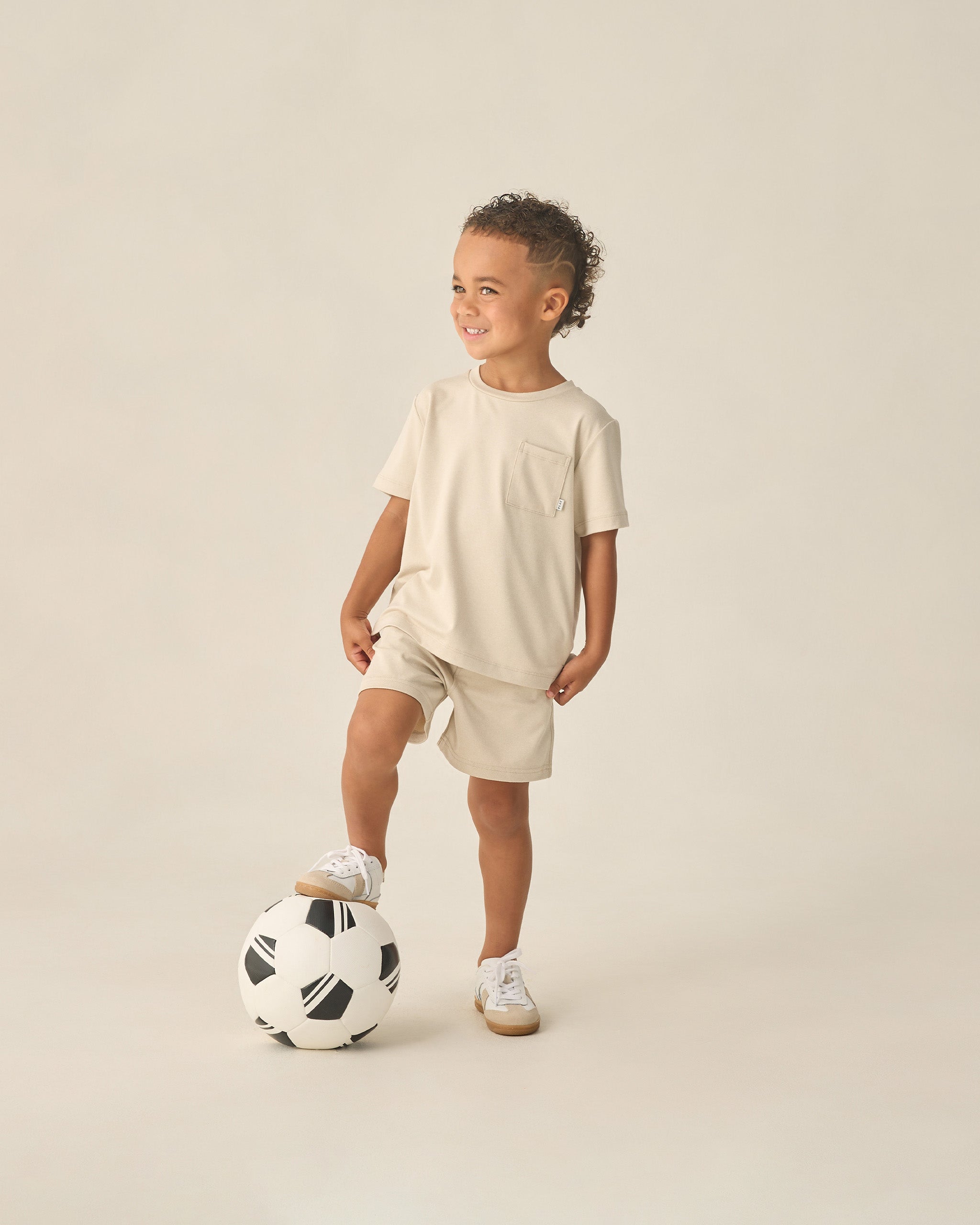 Oceanside Tech Short || Heathered Pebble