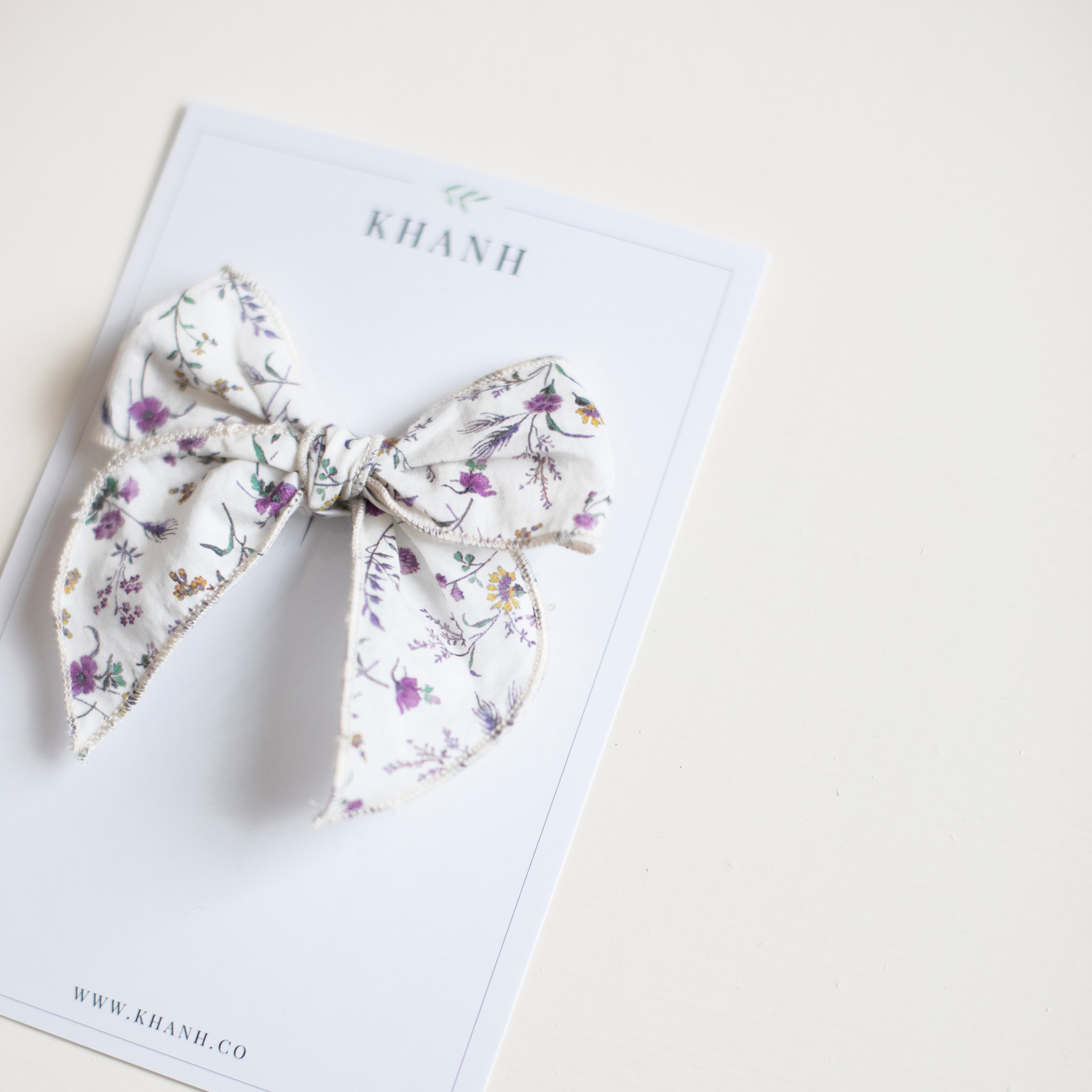 Wisteria Floral || Medium Whimsical Bow