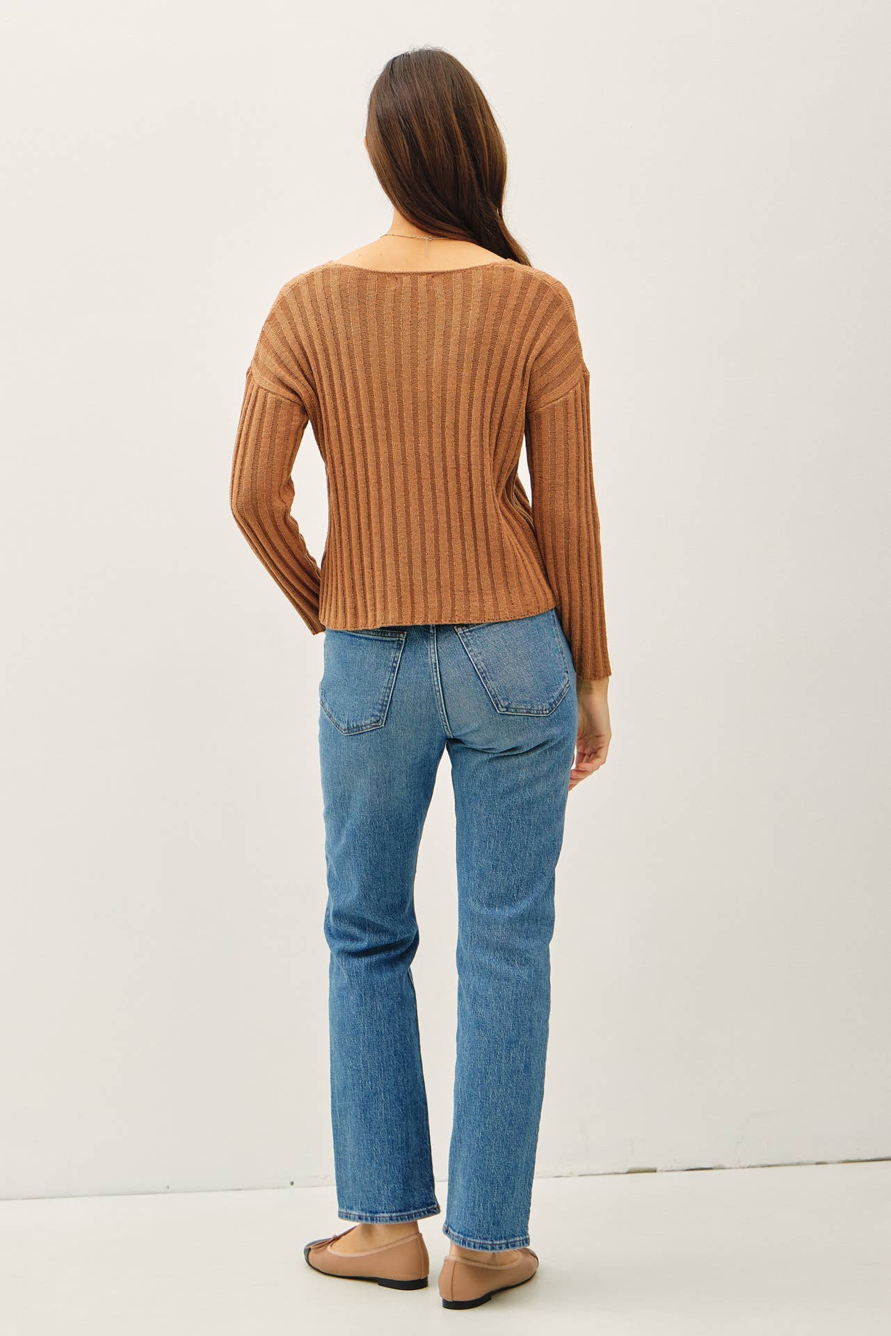 RAISED RIB V-NECK SWEATER | Mocha