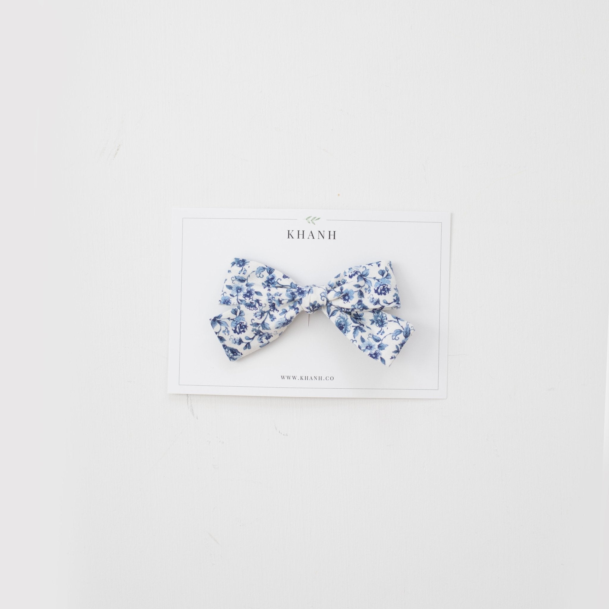 Darcy | Medium Hand - Tied Bow