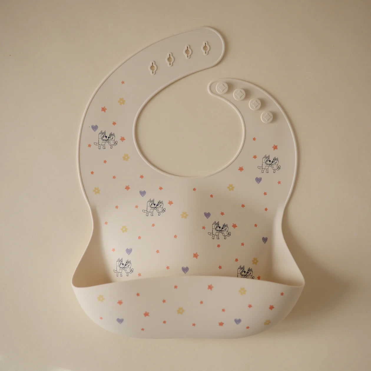 Bluey x Mushie Silicone Baby Bib || Bluey Ivory