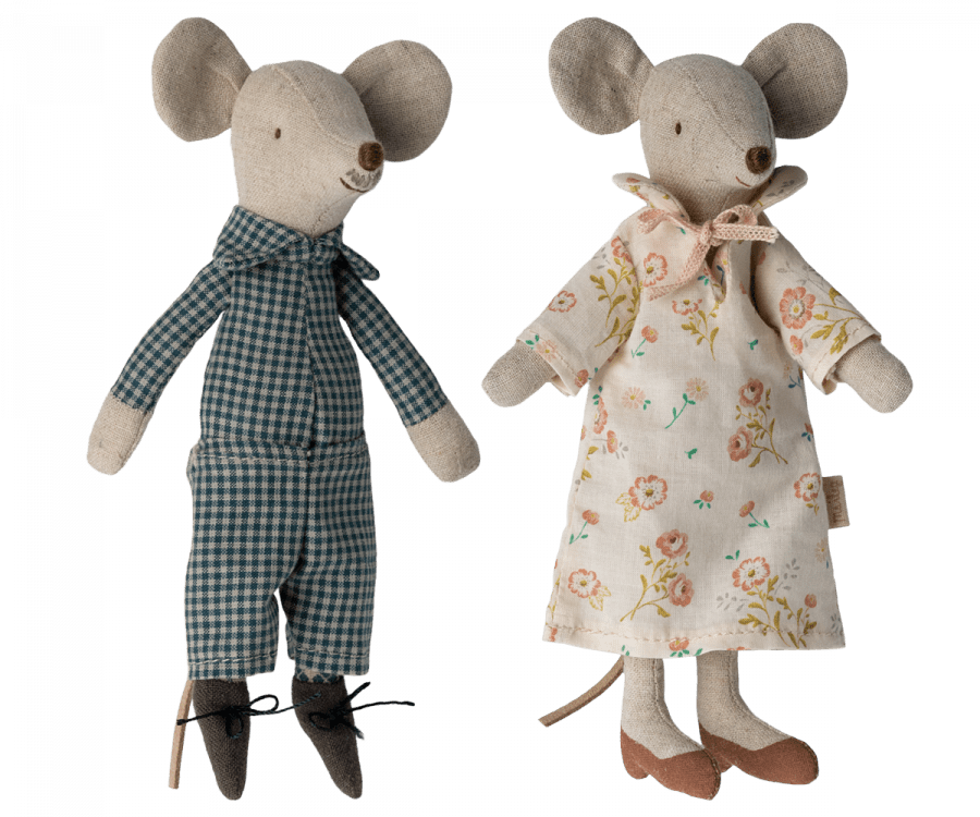 Grandma and Grandpa mice in cigarbox