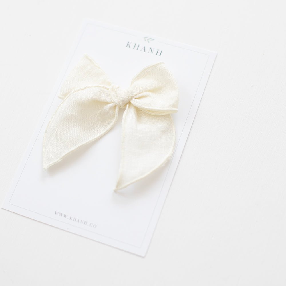Ivory | Medium Whimsical Bow