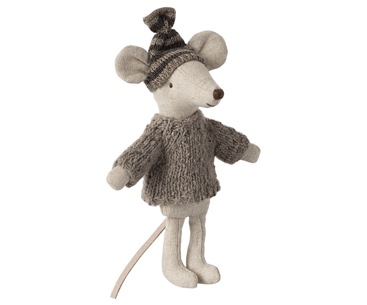 Knitted sweater and hat, Big brother mouse